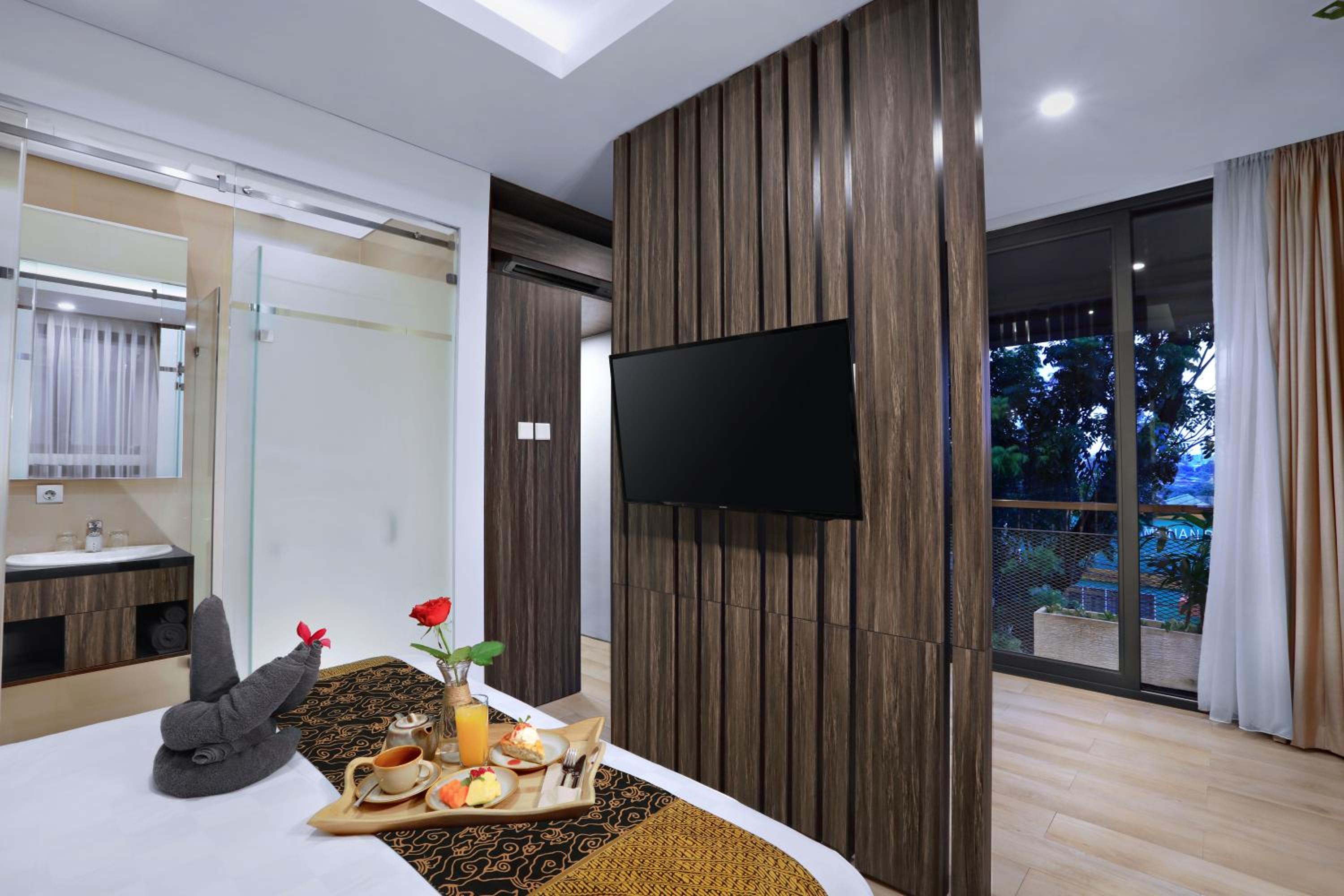 Deluxe Suite - Photo 5