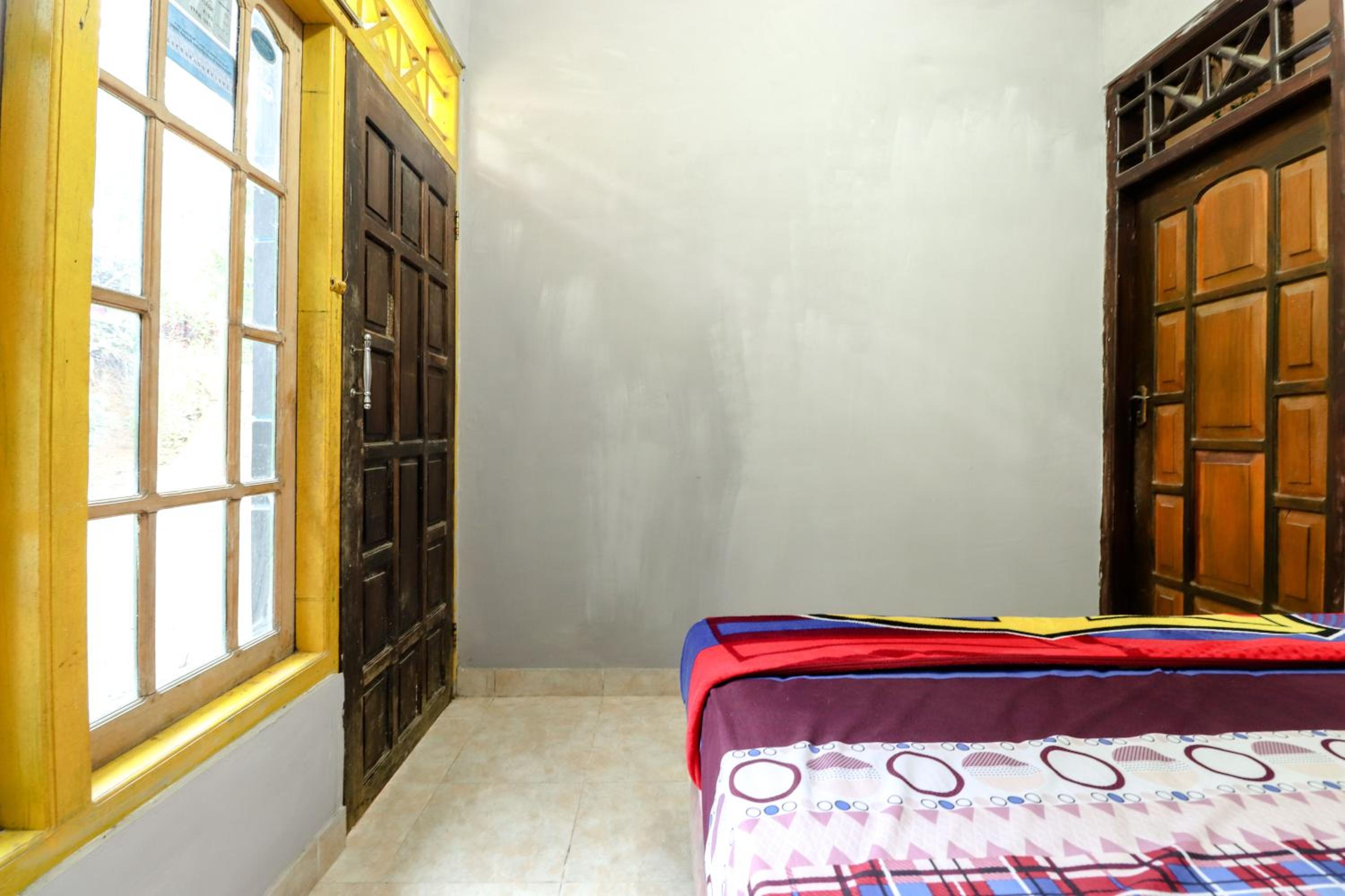 Standard Double Room - Photo 10