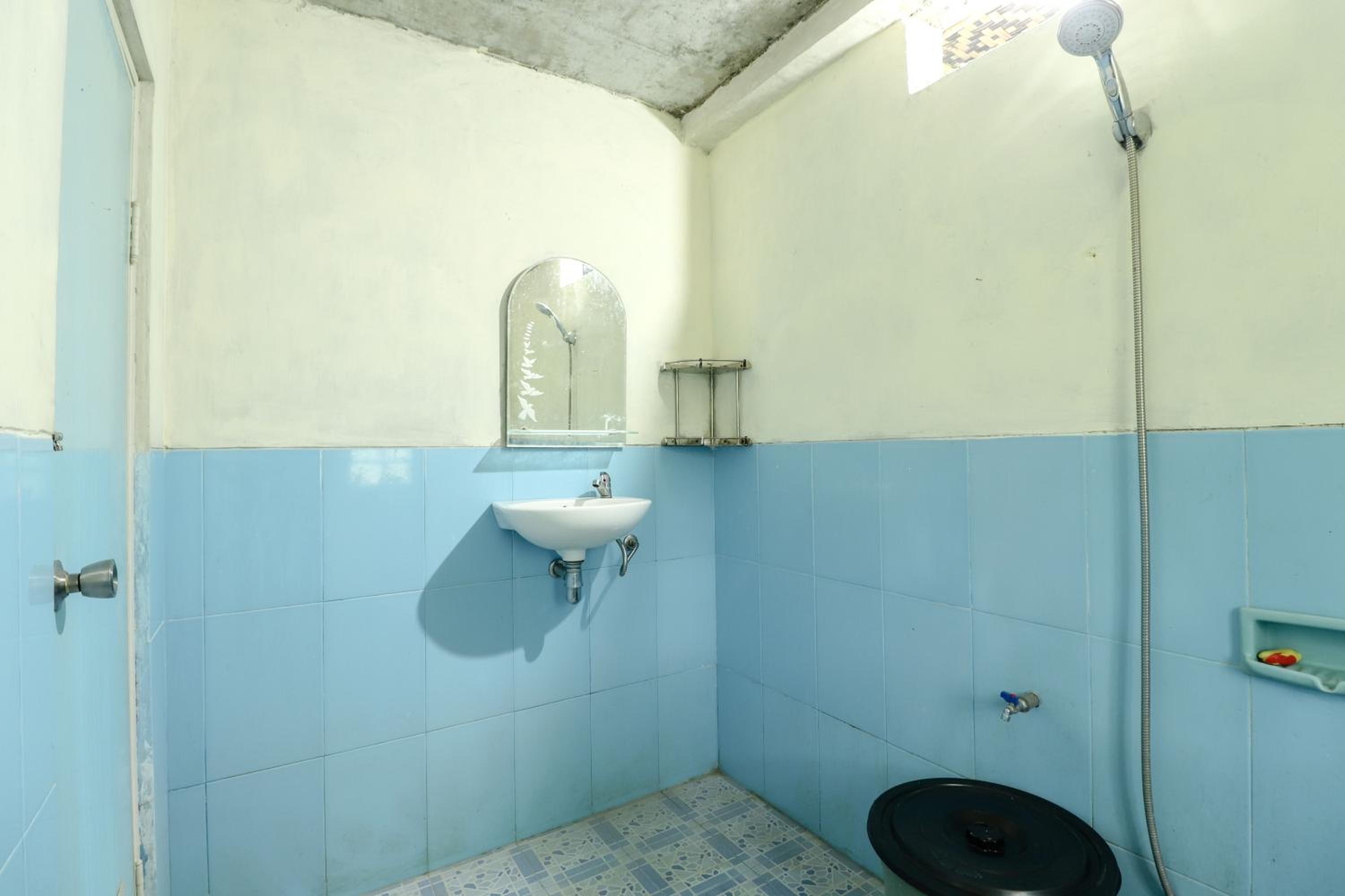 Standard Double Room - Photo 12