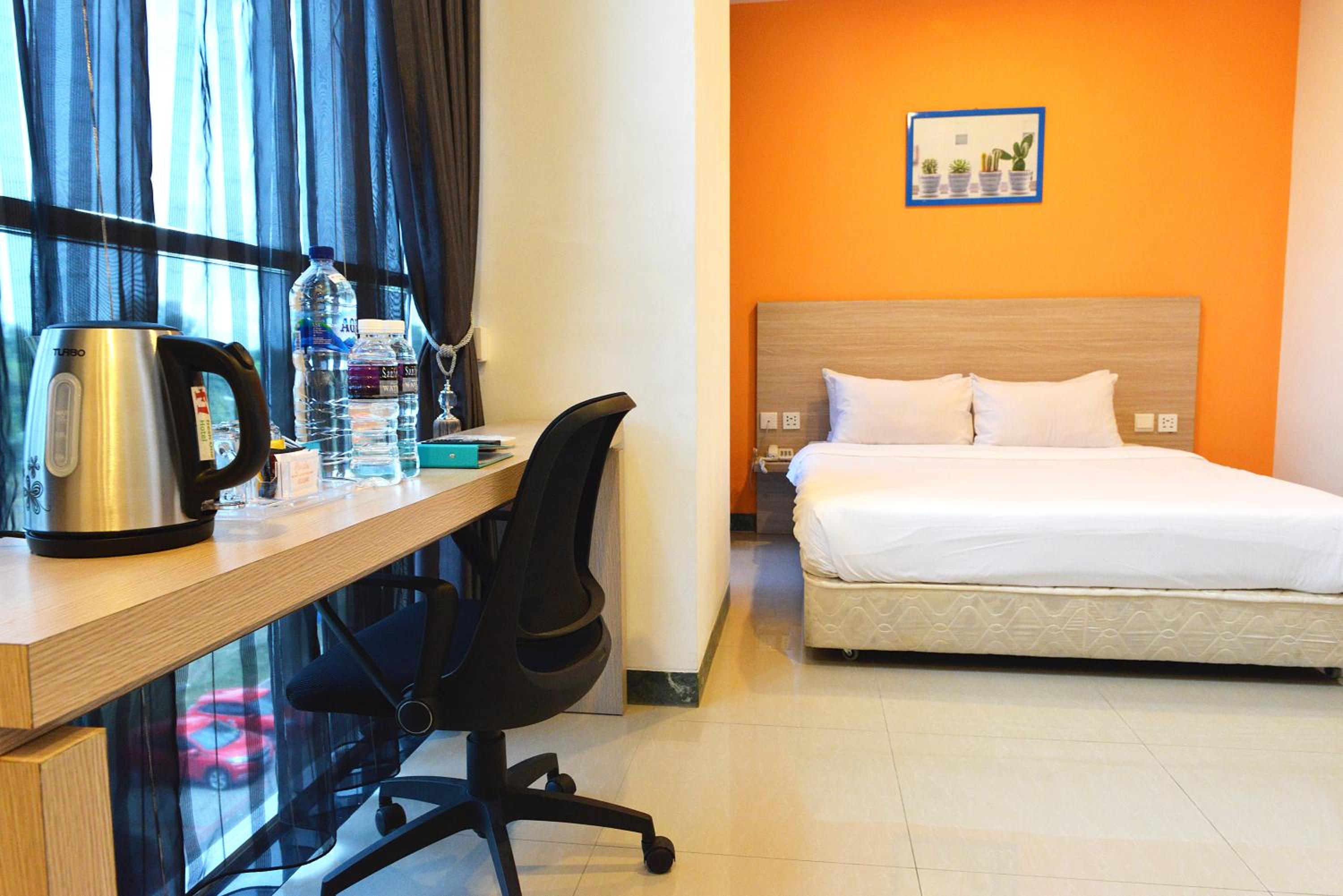 Large Double Room - Photo 1