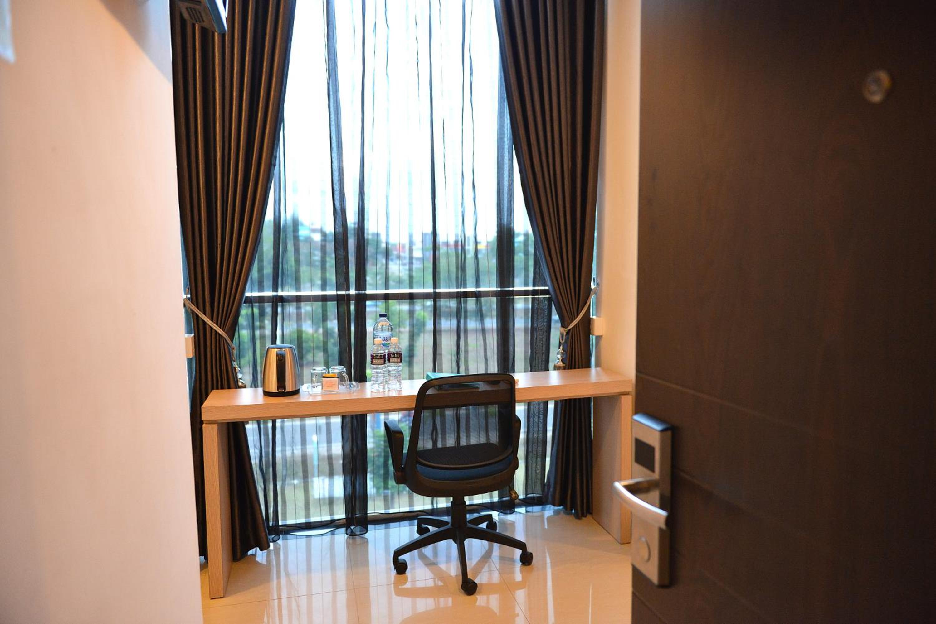 Large Double Room - Photo 3