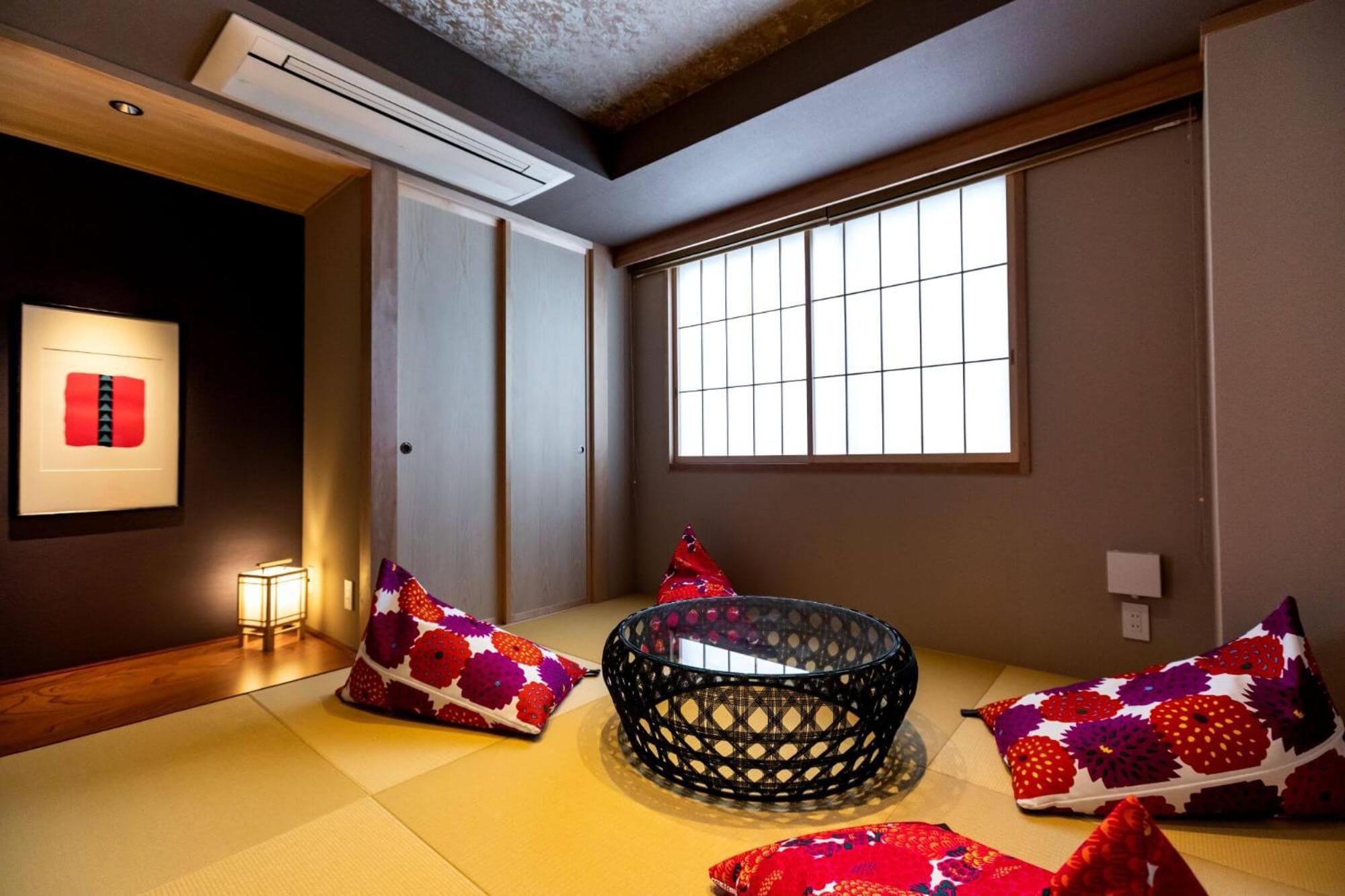 Deluxe Quadruple Room thumbnail 5