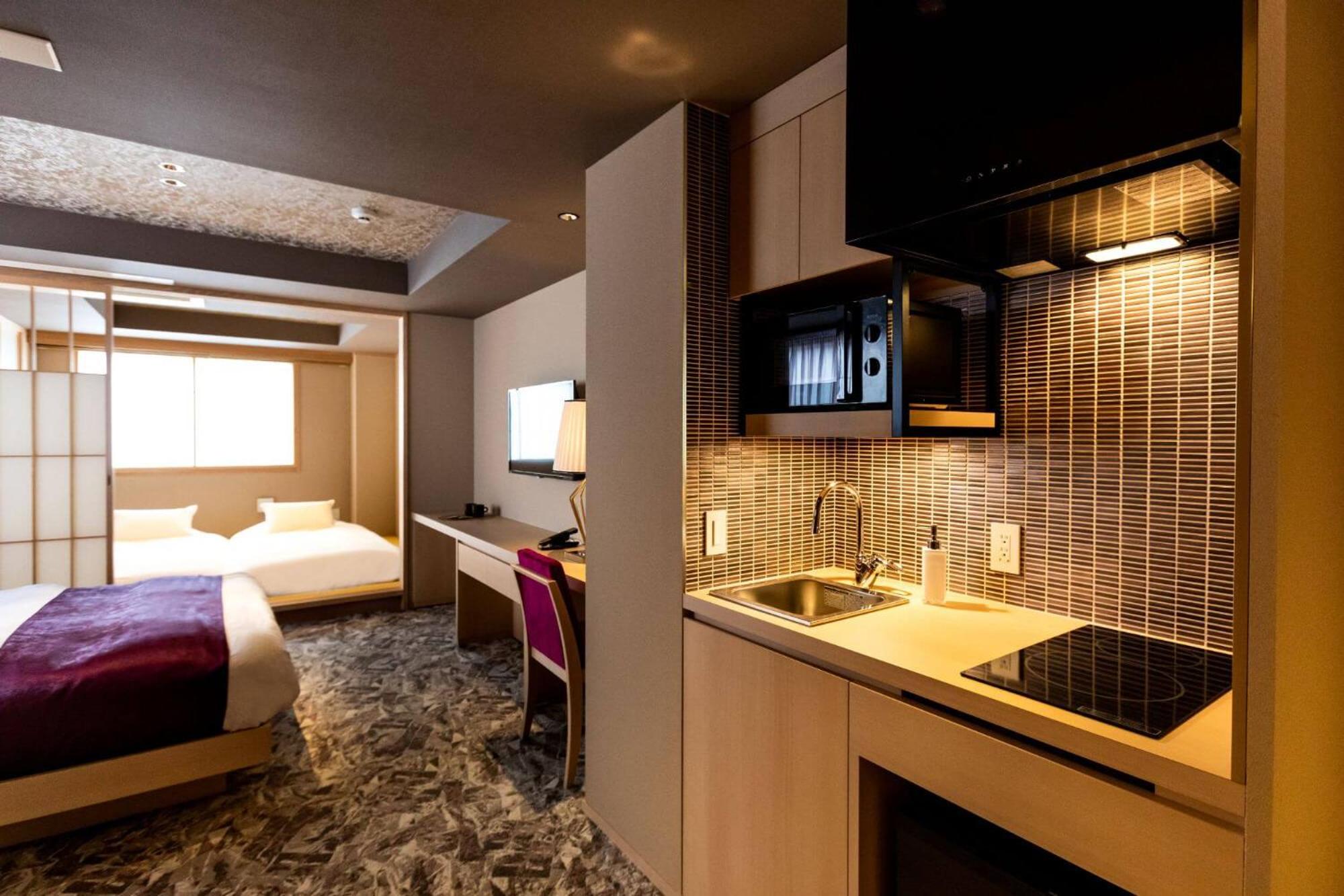 Deluxe Quadruple Room thumbnail 6