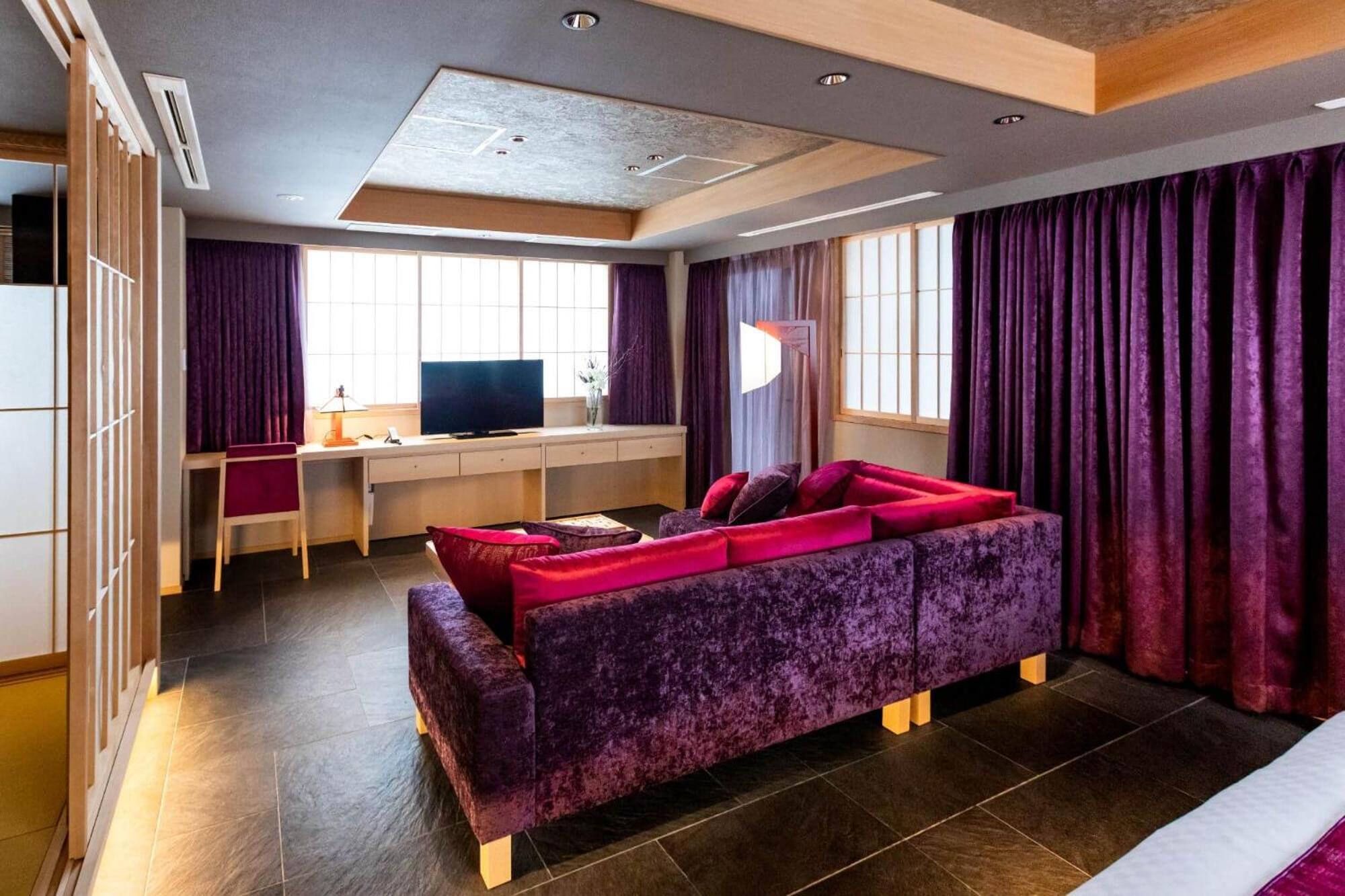 Deluxe King Suite
