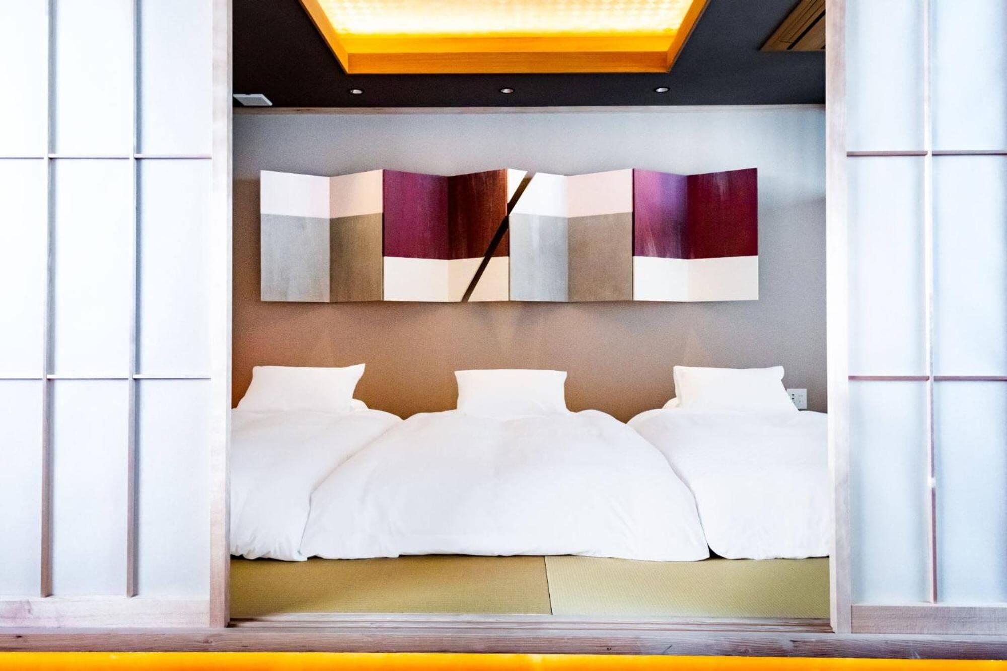 Deluxe King Suite thumbnail 6