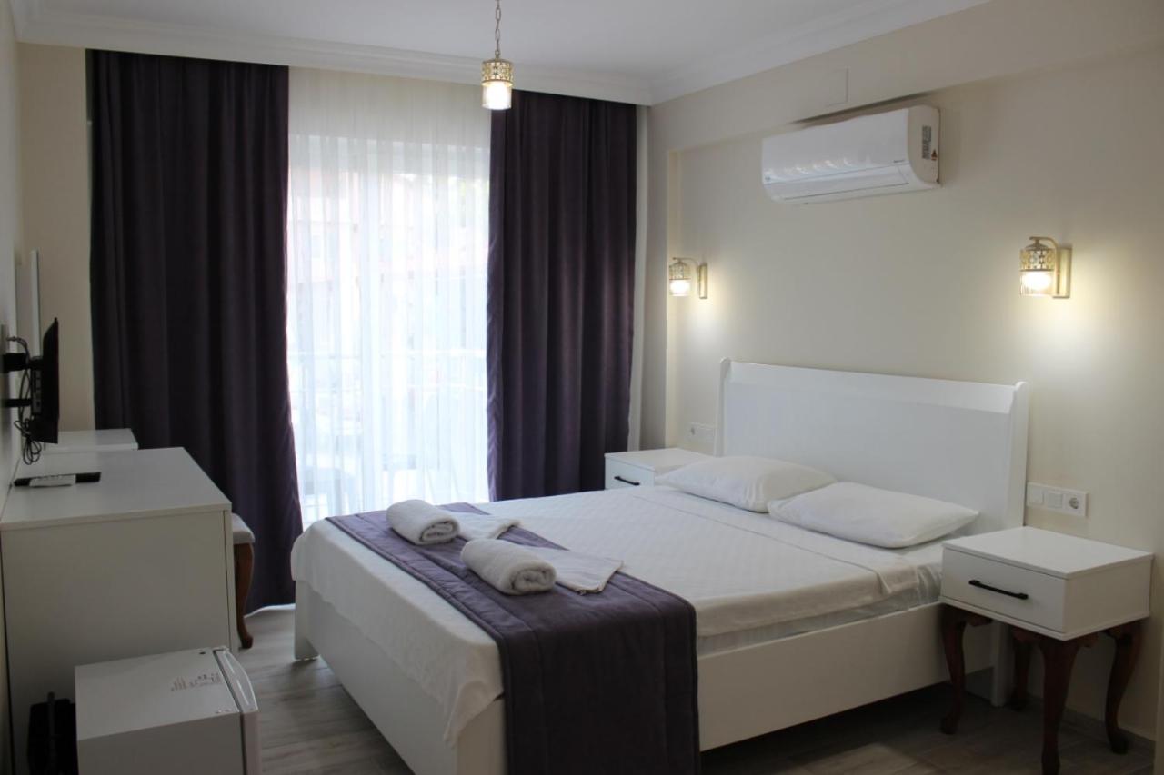 Double Room with Pool View - Photo 14