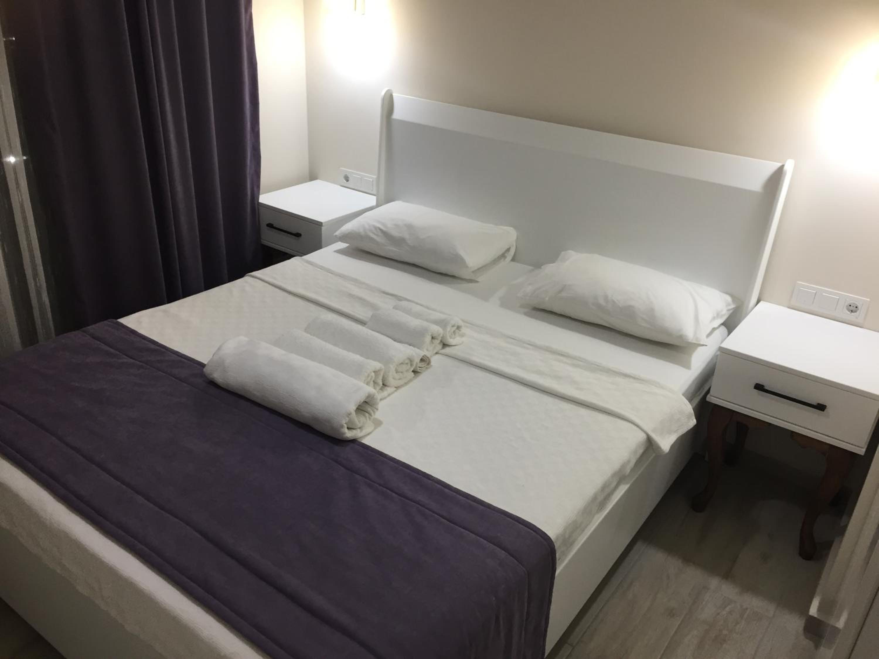 Double Room with Pool View - Photo 13