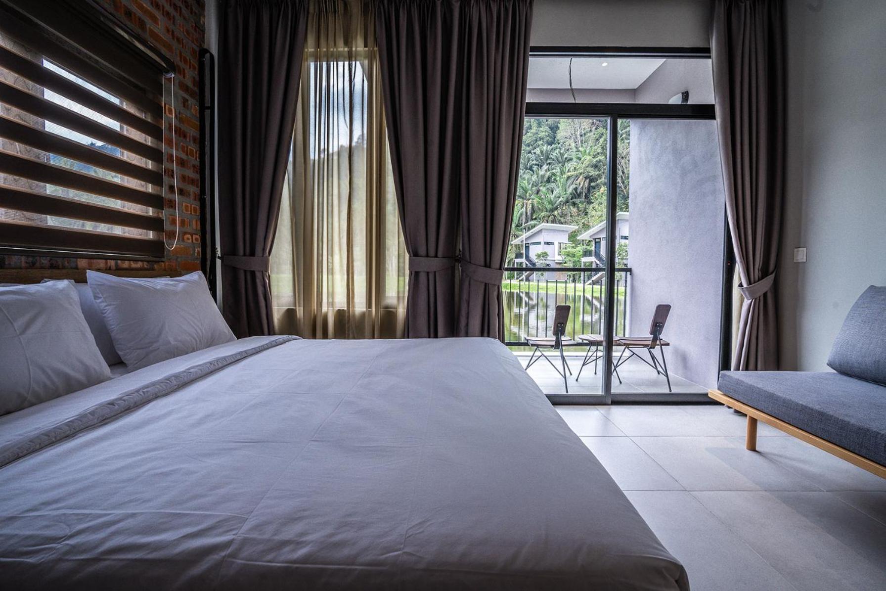 Larva Single Chalet King