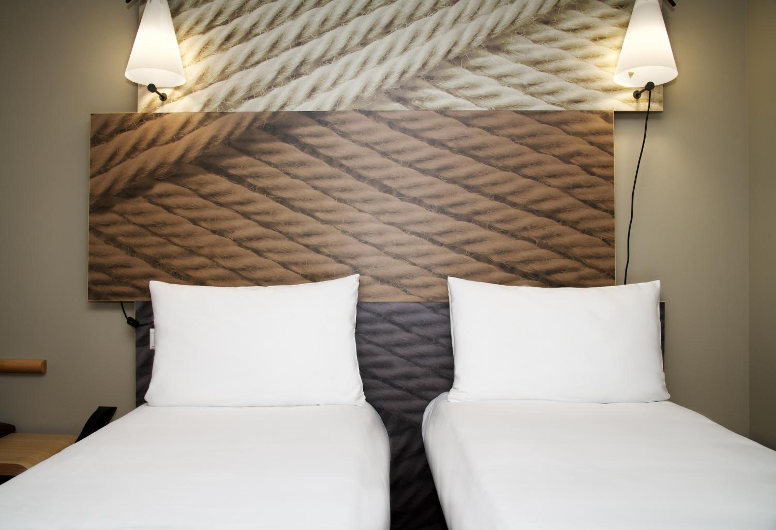 Standard Twin Room - Photo 3