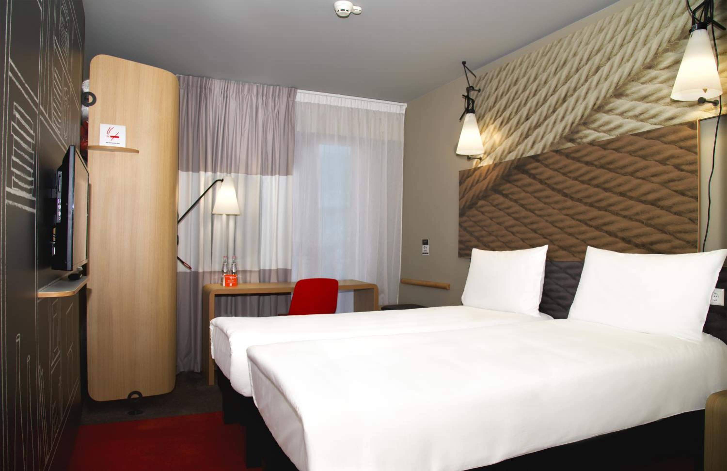 Standard Twin Room - Photo 4
