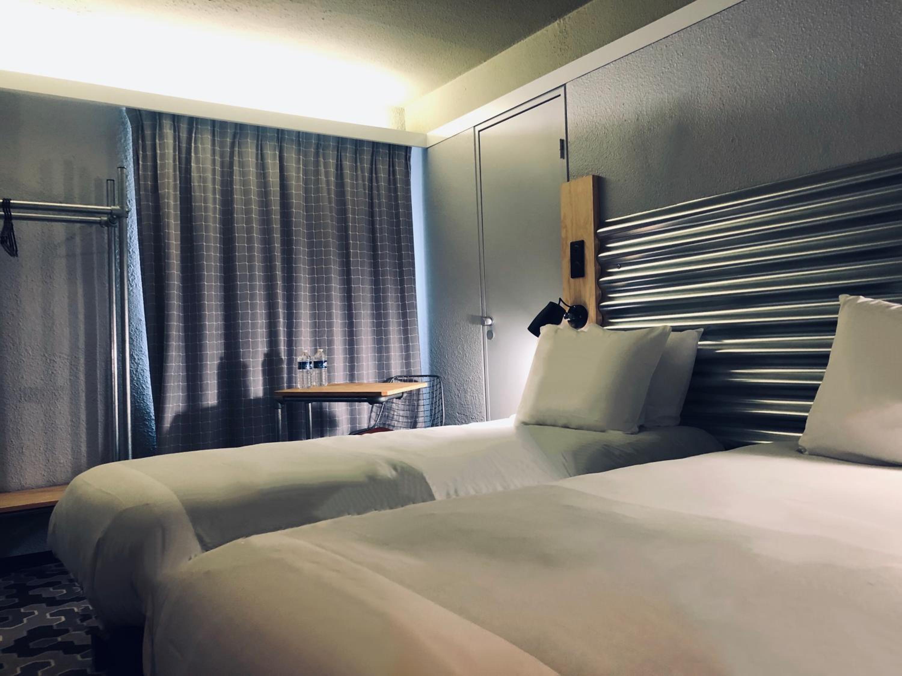 Standard Twin Room - Photo 3