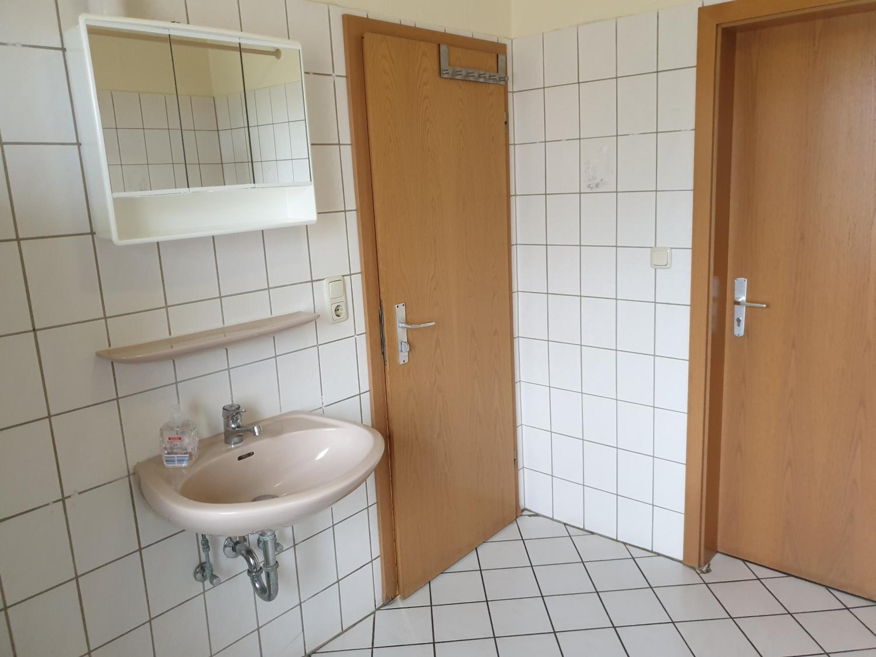 Twin Room with Shared Bathroom photo 2