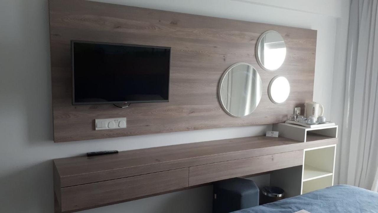 Deluxe Double Room with Side Sea View photo 2