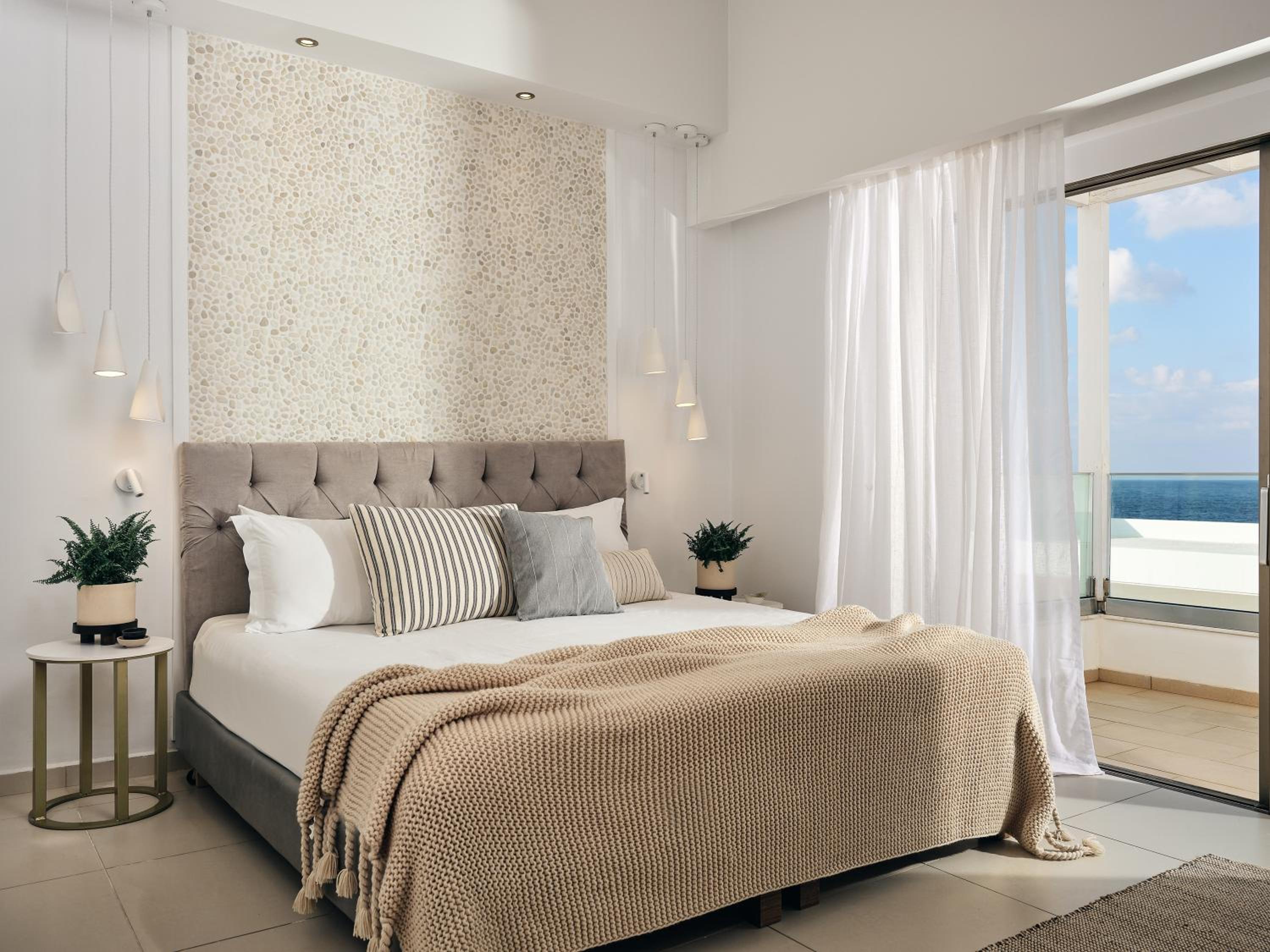 Superior Room with Sea View - Photo 2