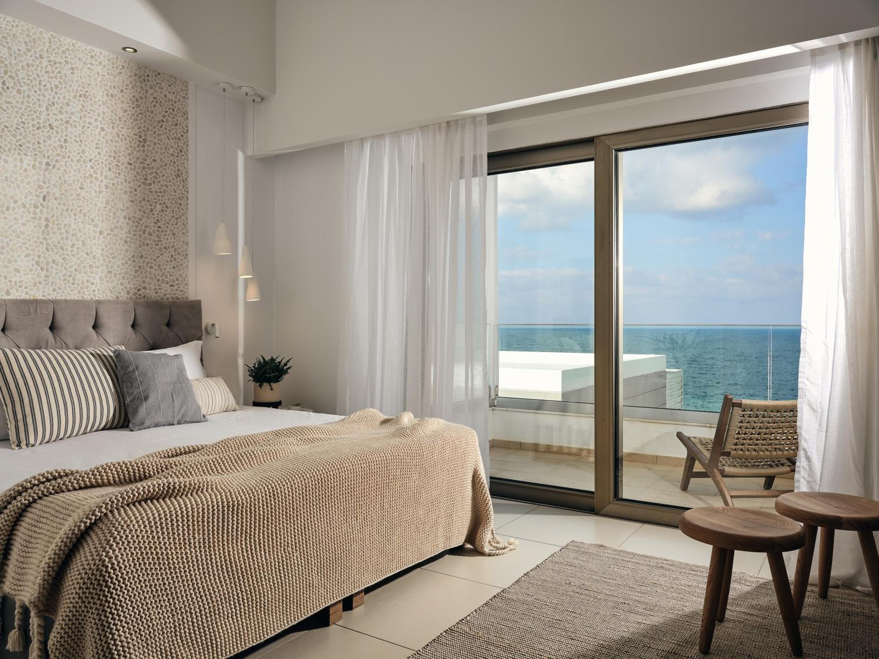 Superior Room with Sea View - Photo 16
