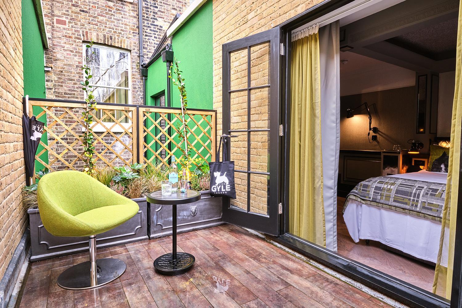 Feature Double with Balcony photo 3