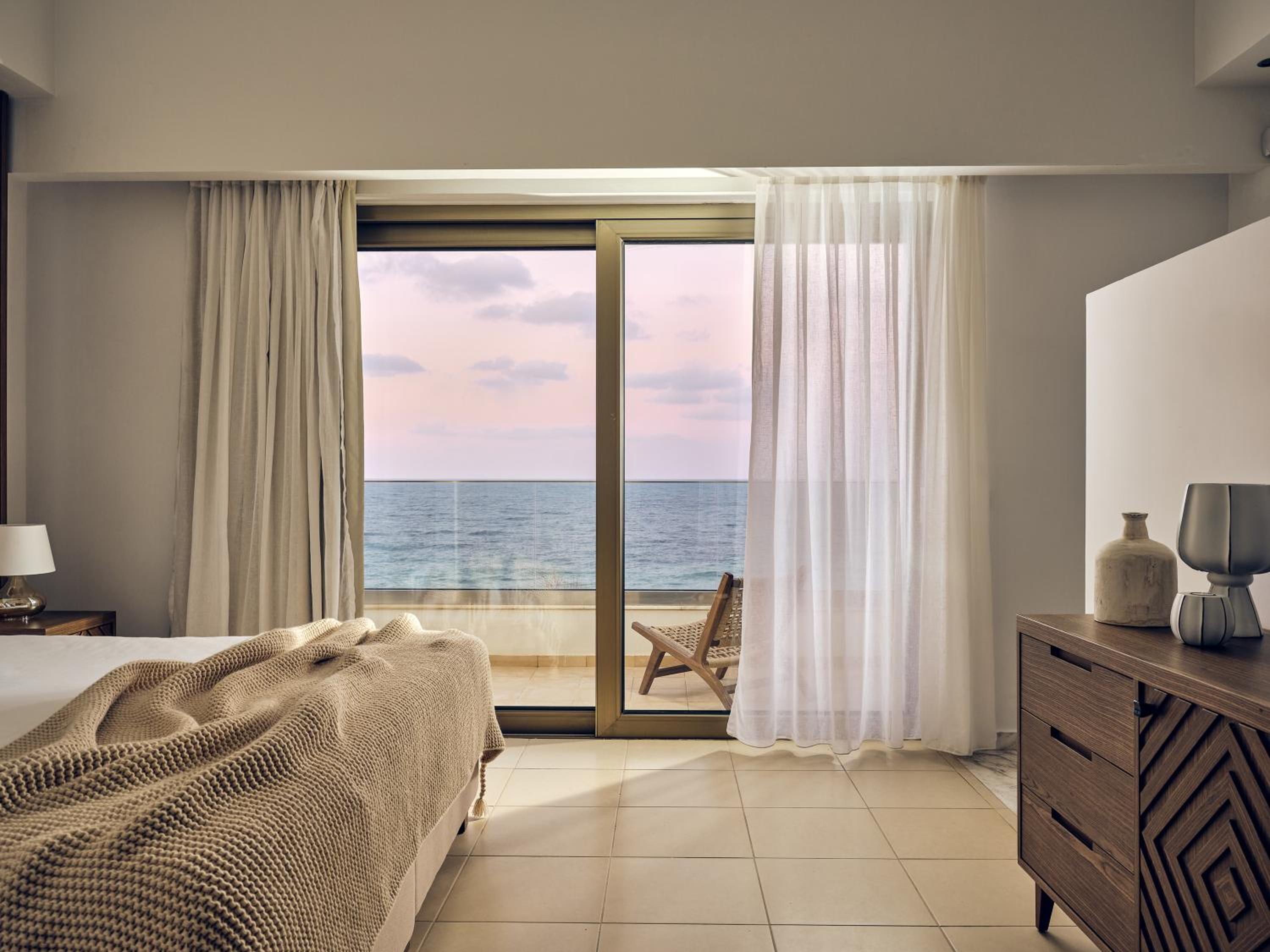 Luxury Villa Sea Front with Private Pool - Photo 4