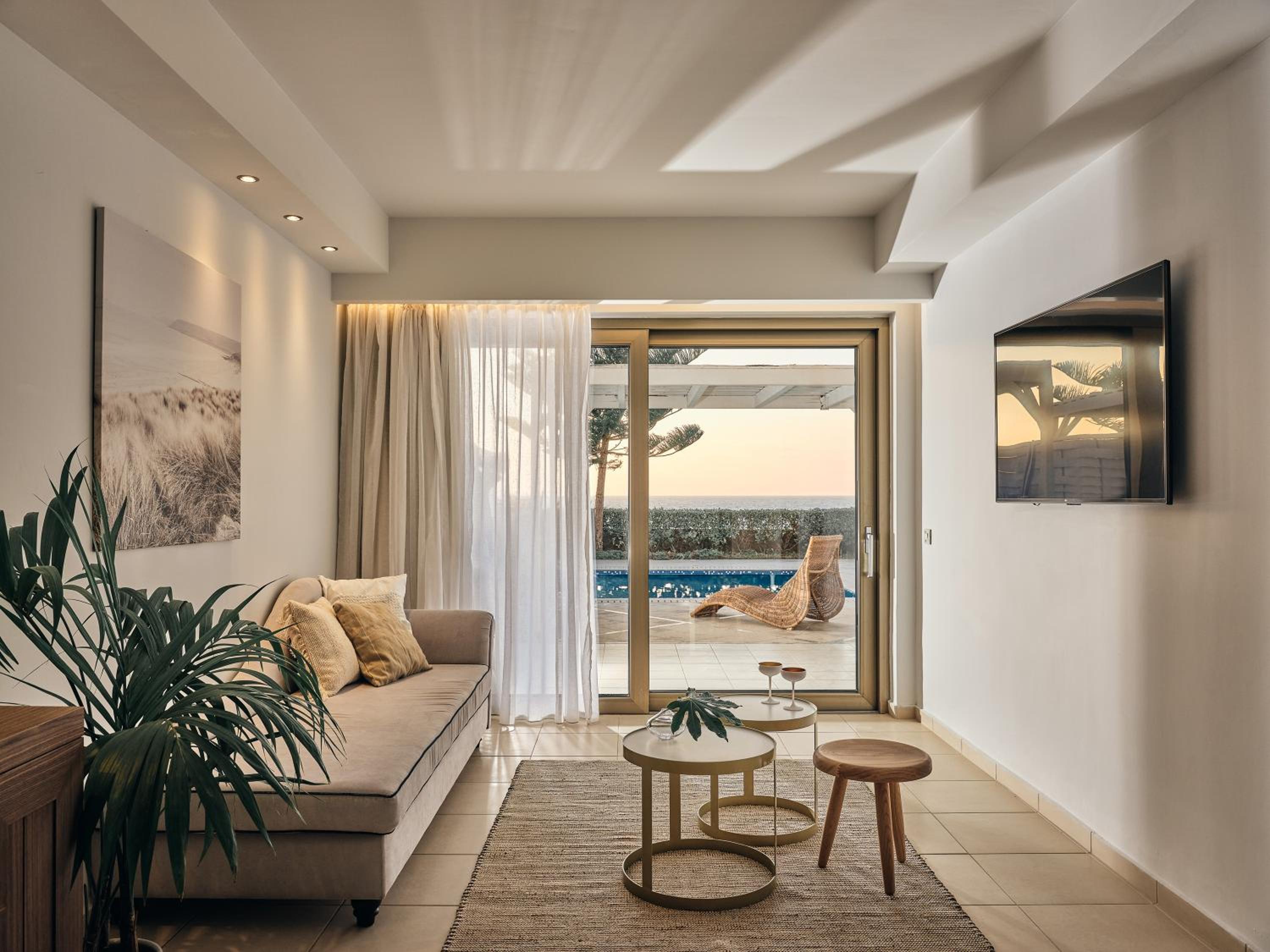 Luxury Villa Sea Front with Private Pool - Photo 3