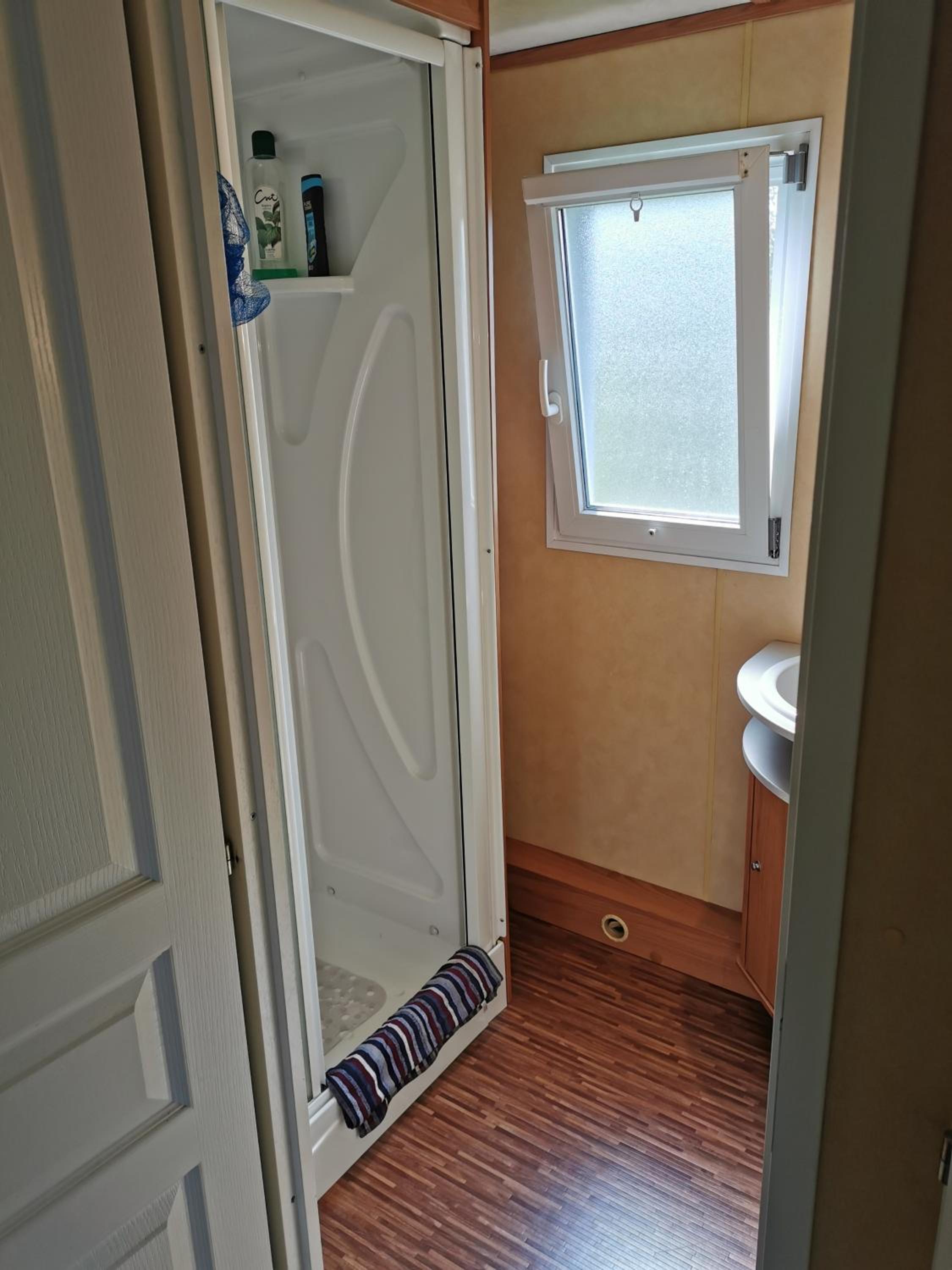 Mobile Home - Photo 5