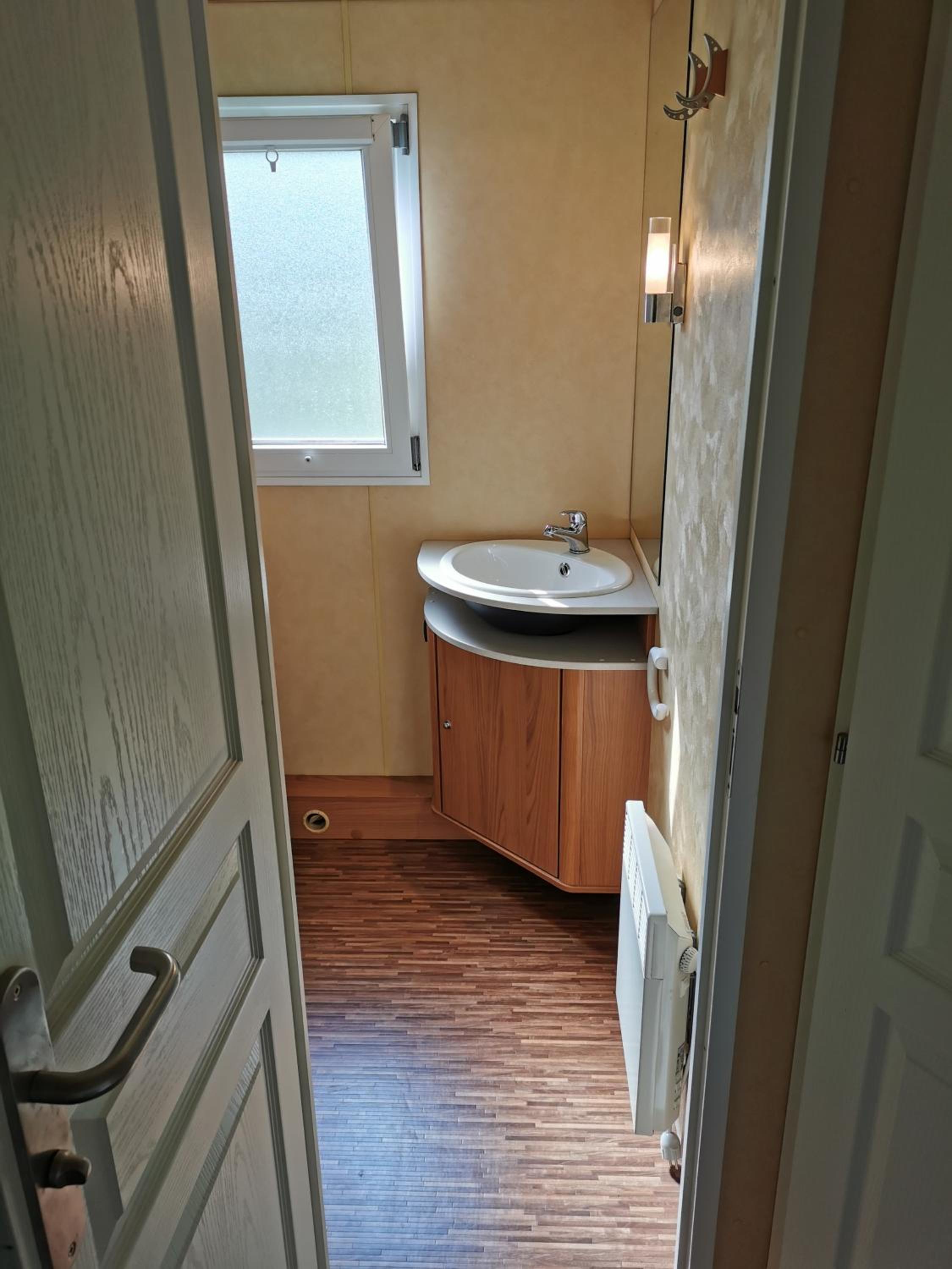 Mobile Home - Photo 10