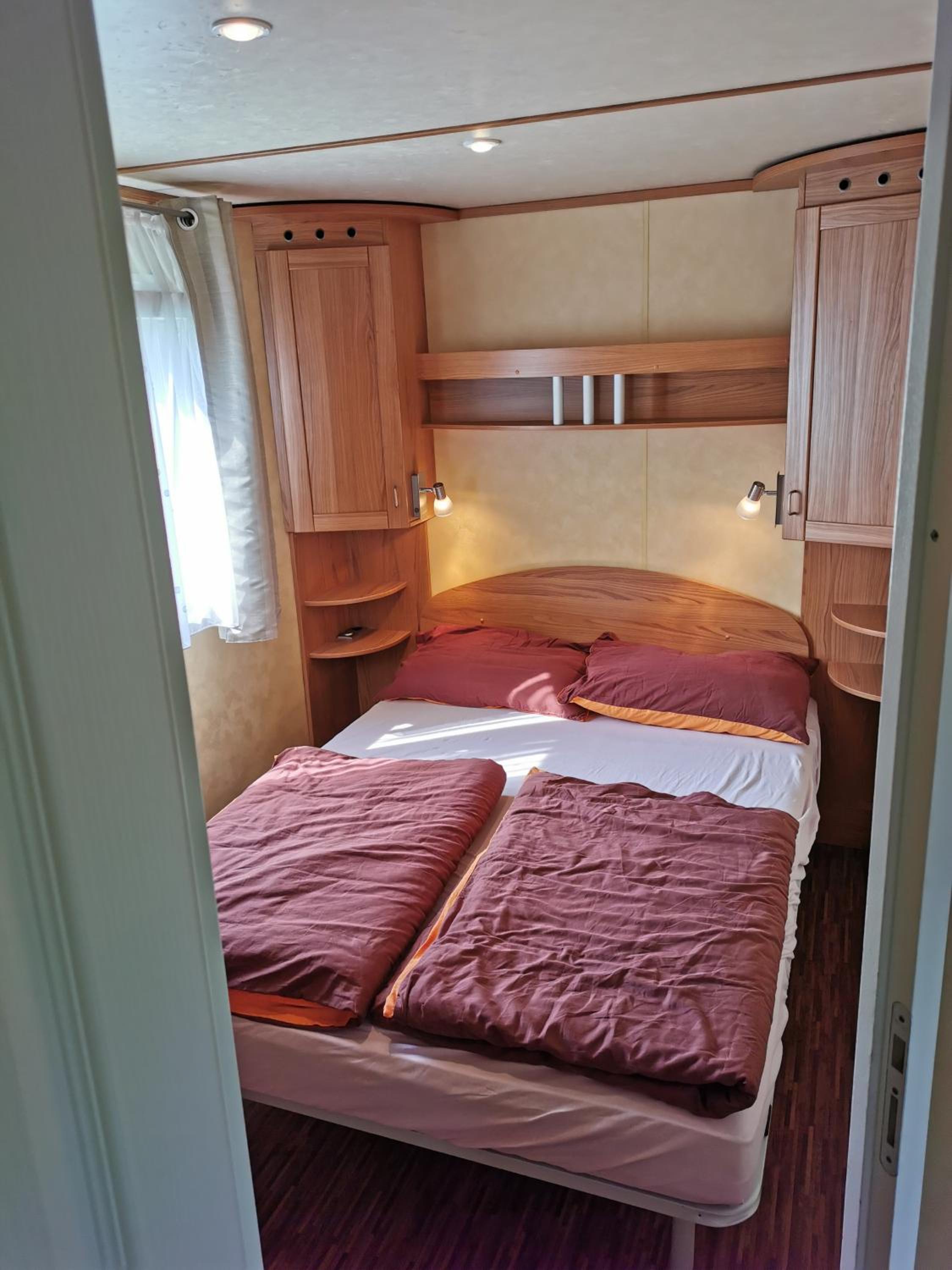 Mobile Home - Photo 8