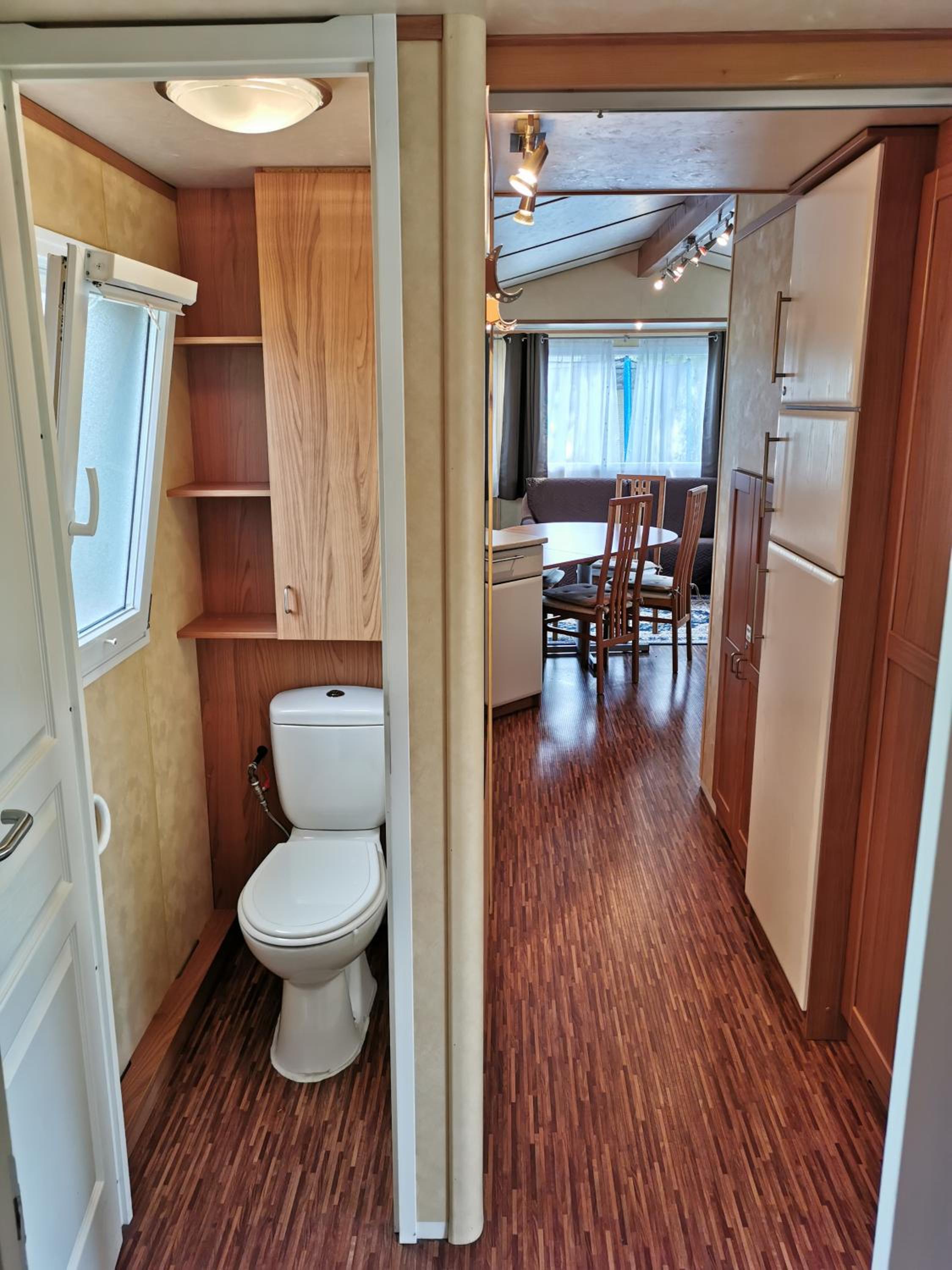 Mobile Home - Photo 9