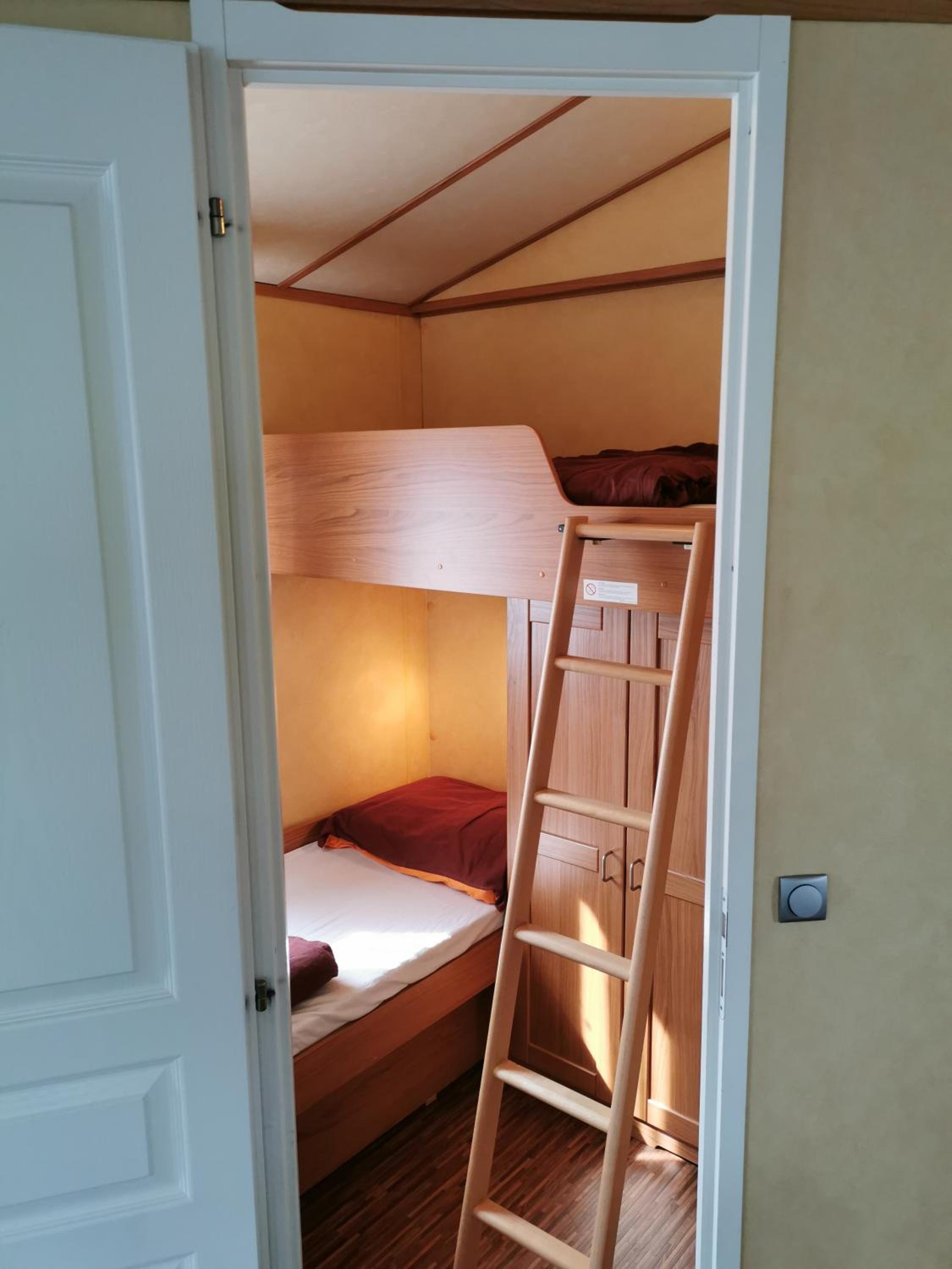 Mobile Home - Photo 6