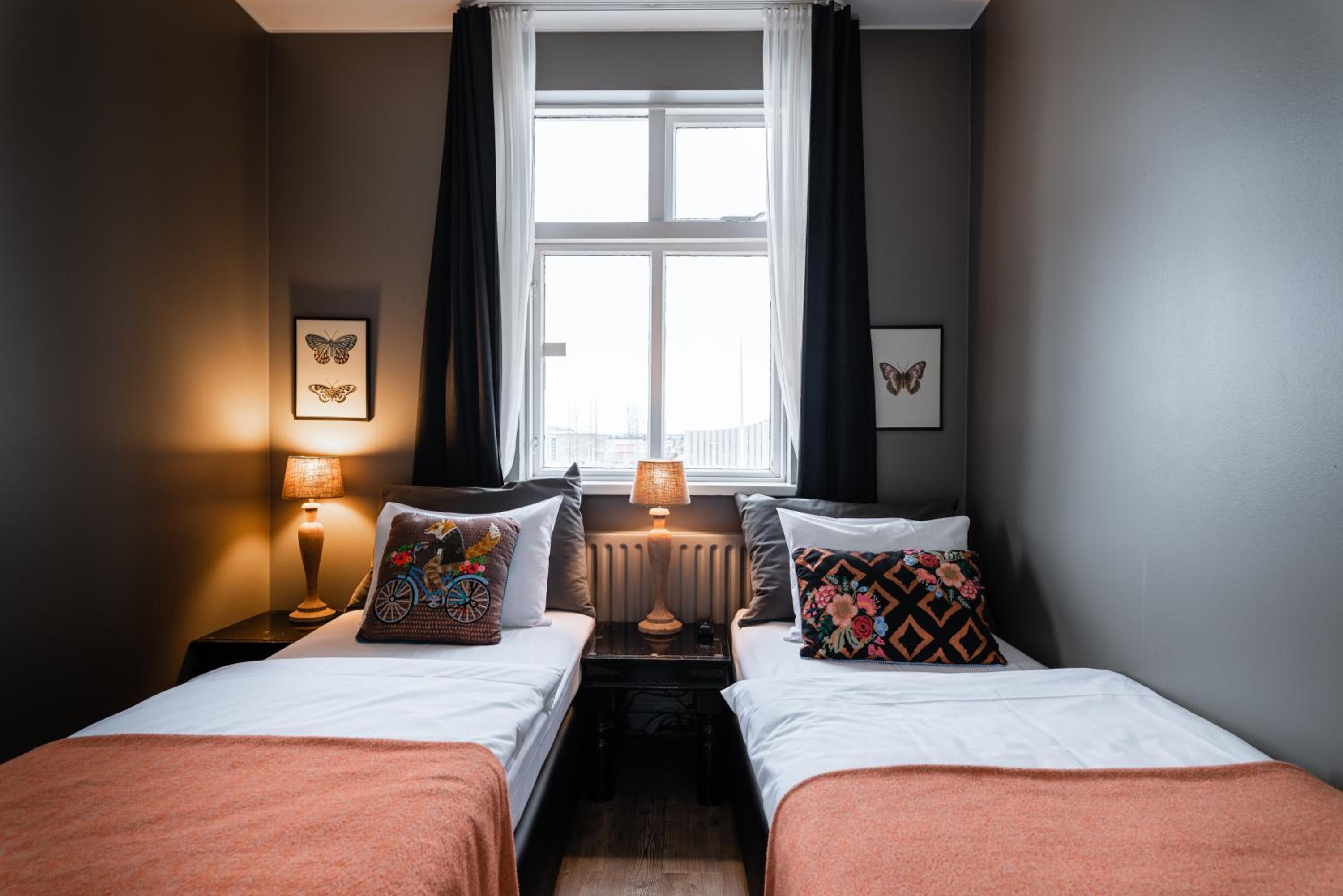 Double Room with Church View - Photo 12