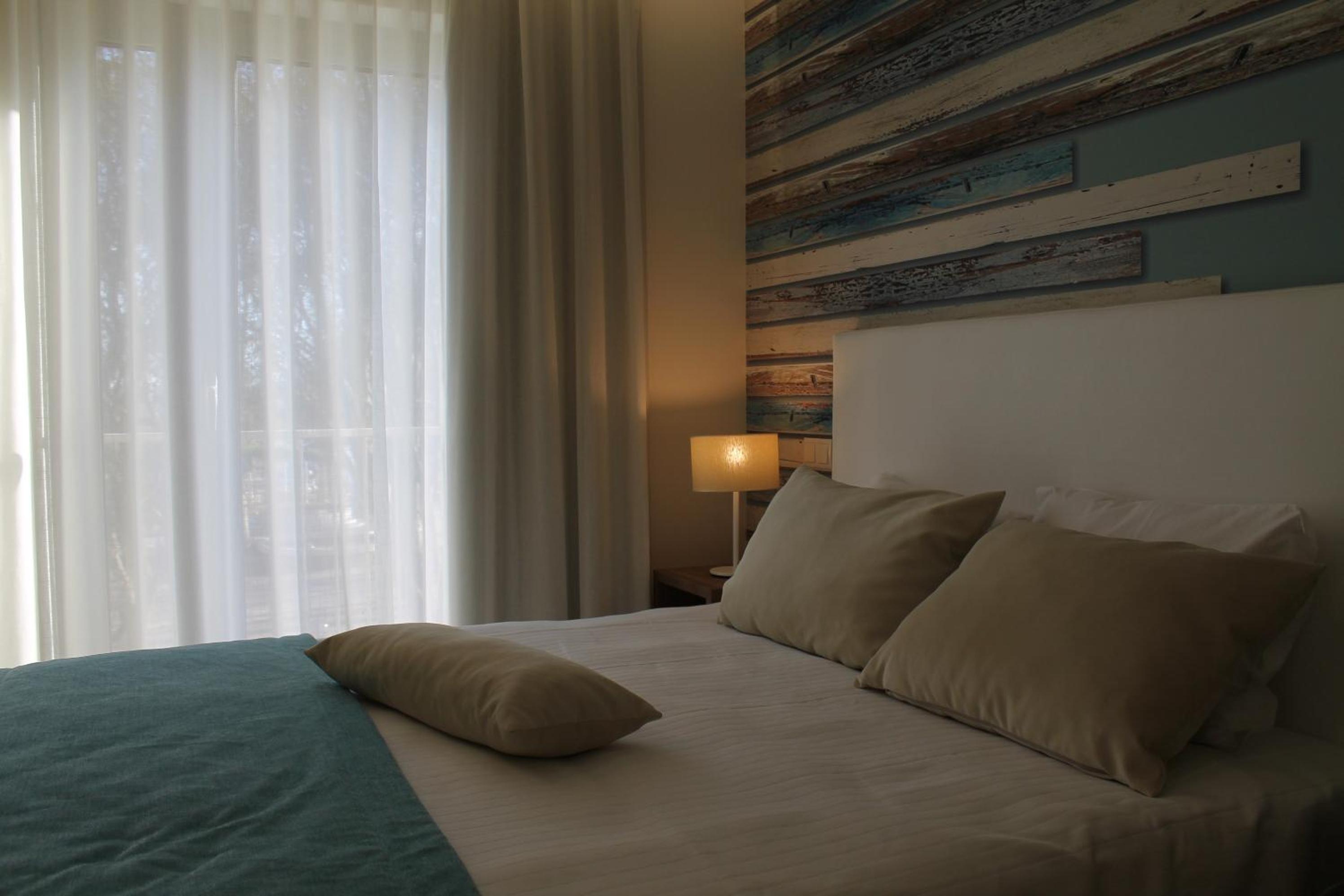 Deluxe Room - Photo 4