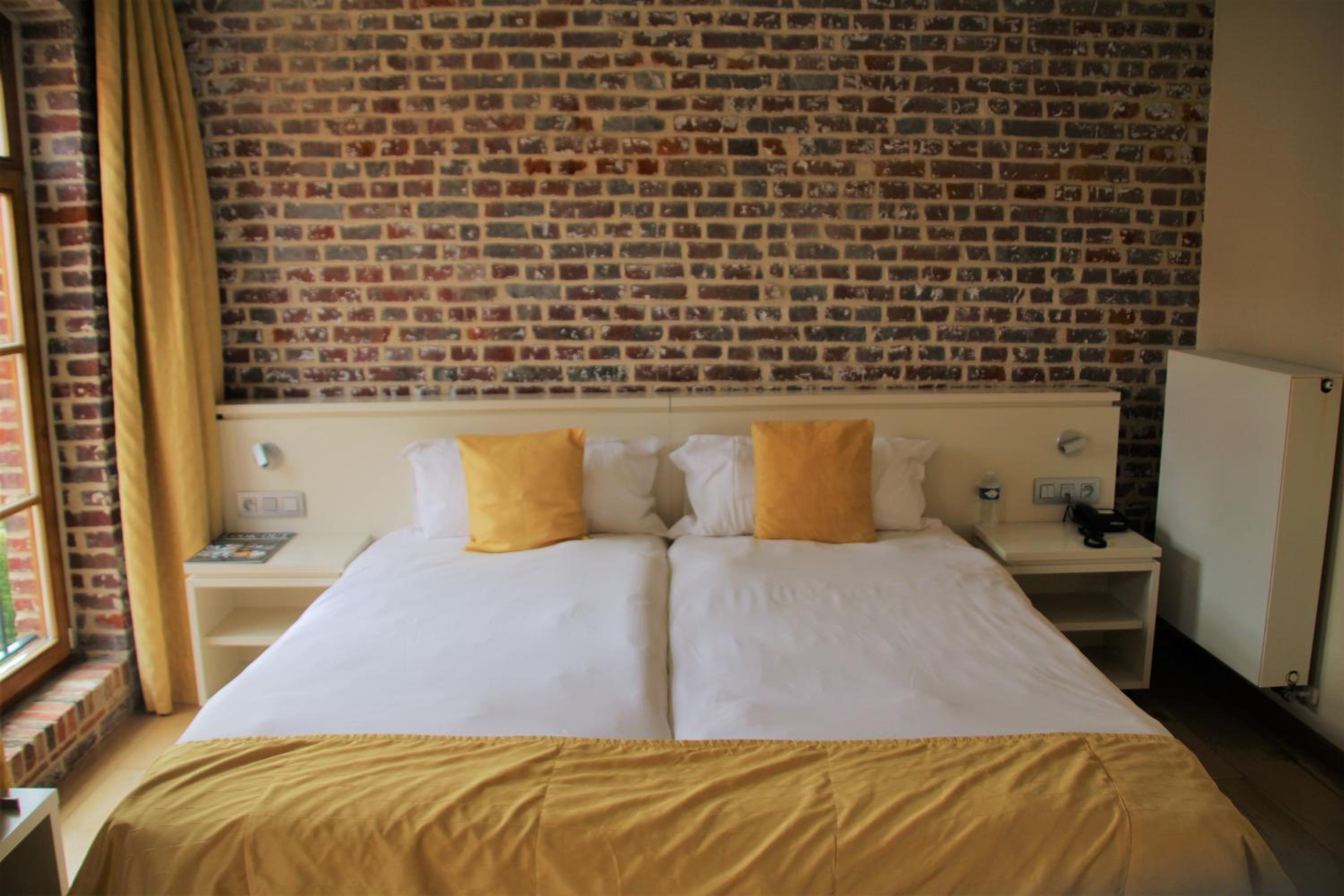 Standard Double Room - Photo 16