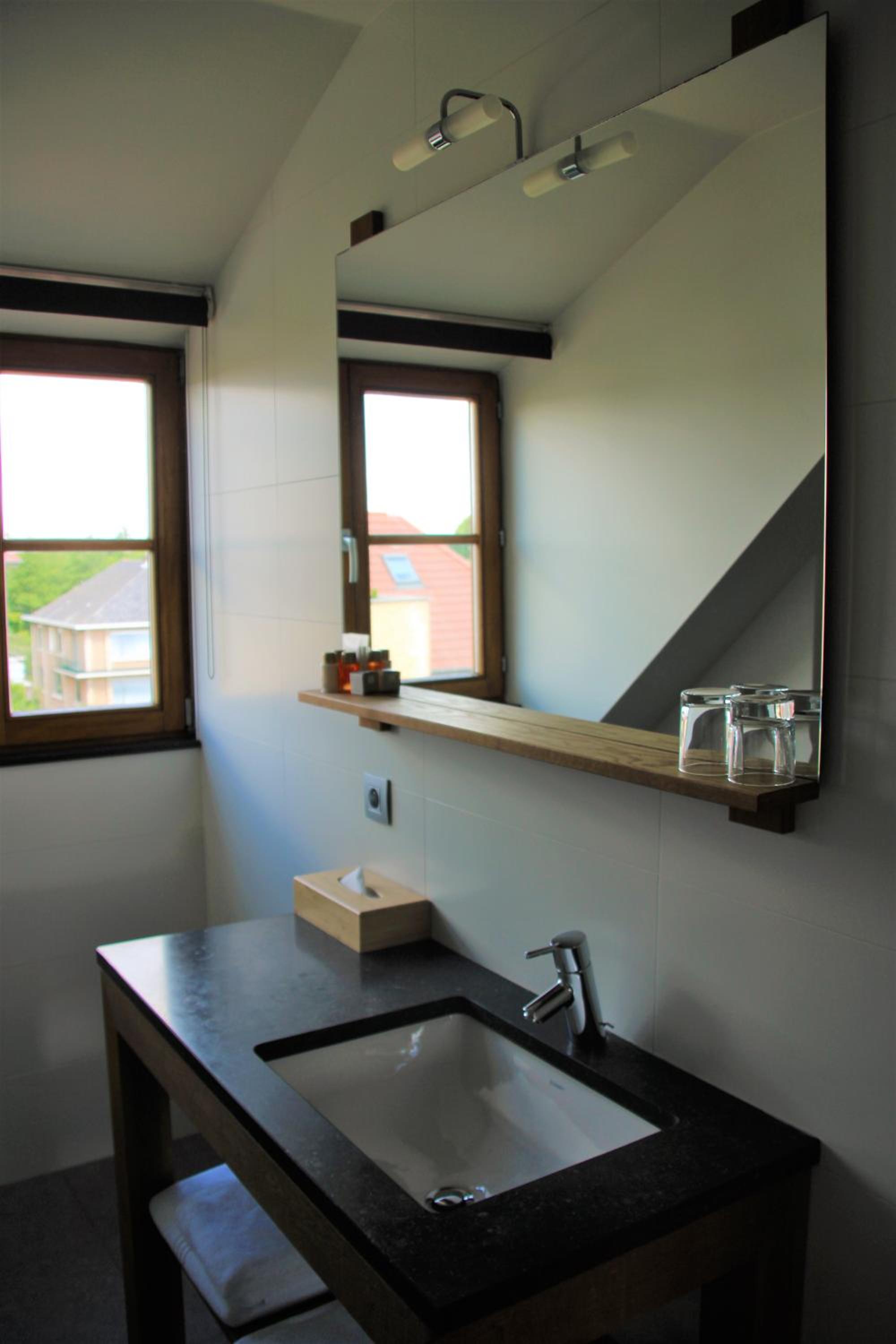 Standard Double Room - Photo 17