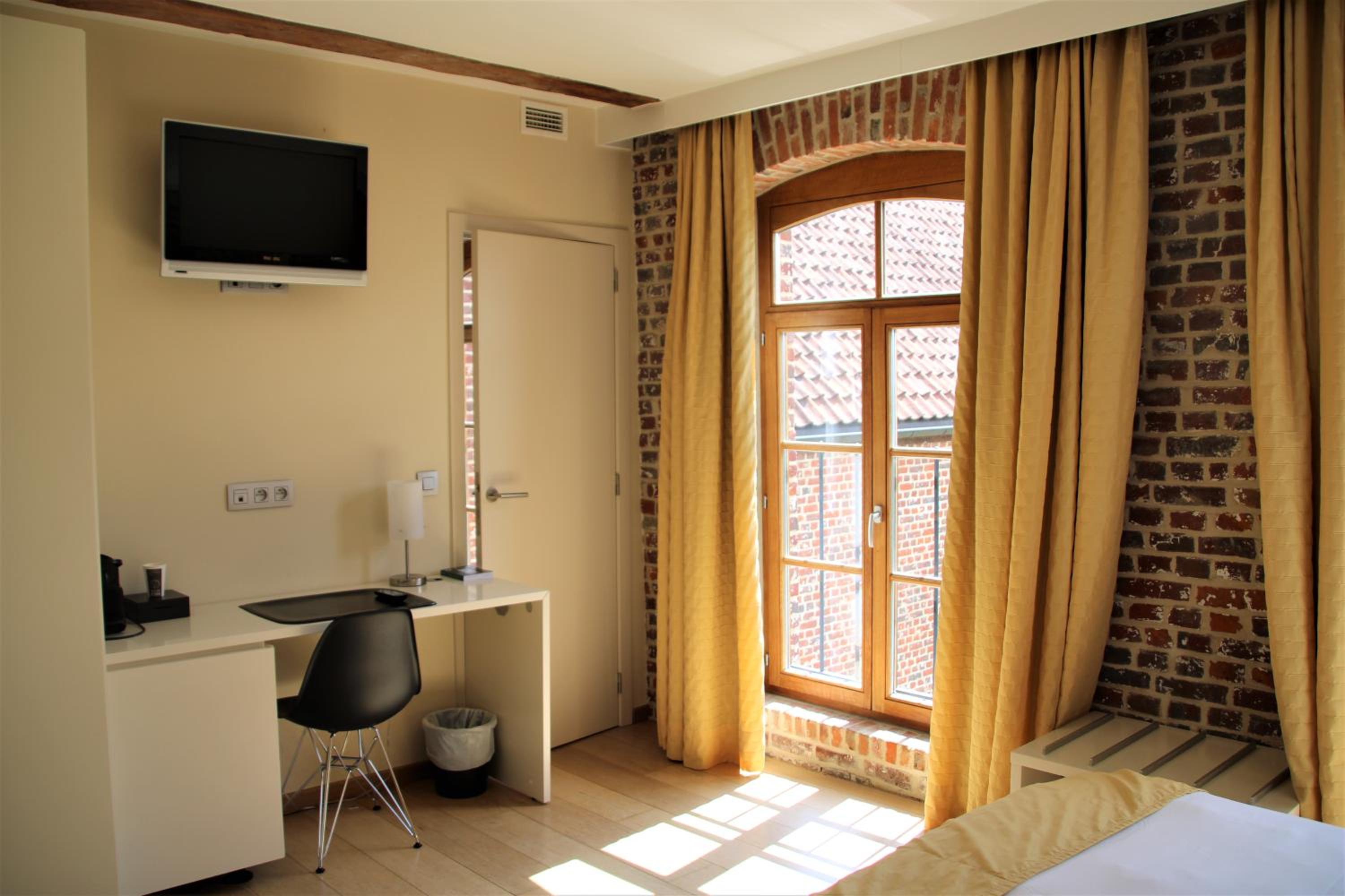 Standard Double Room - Photo 19