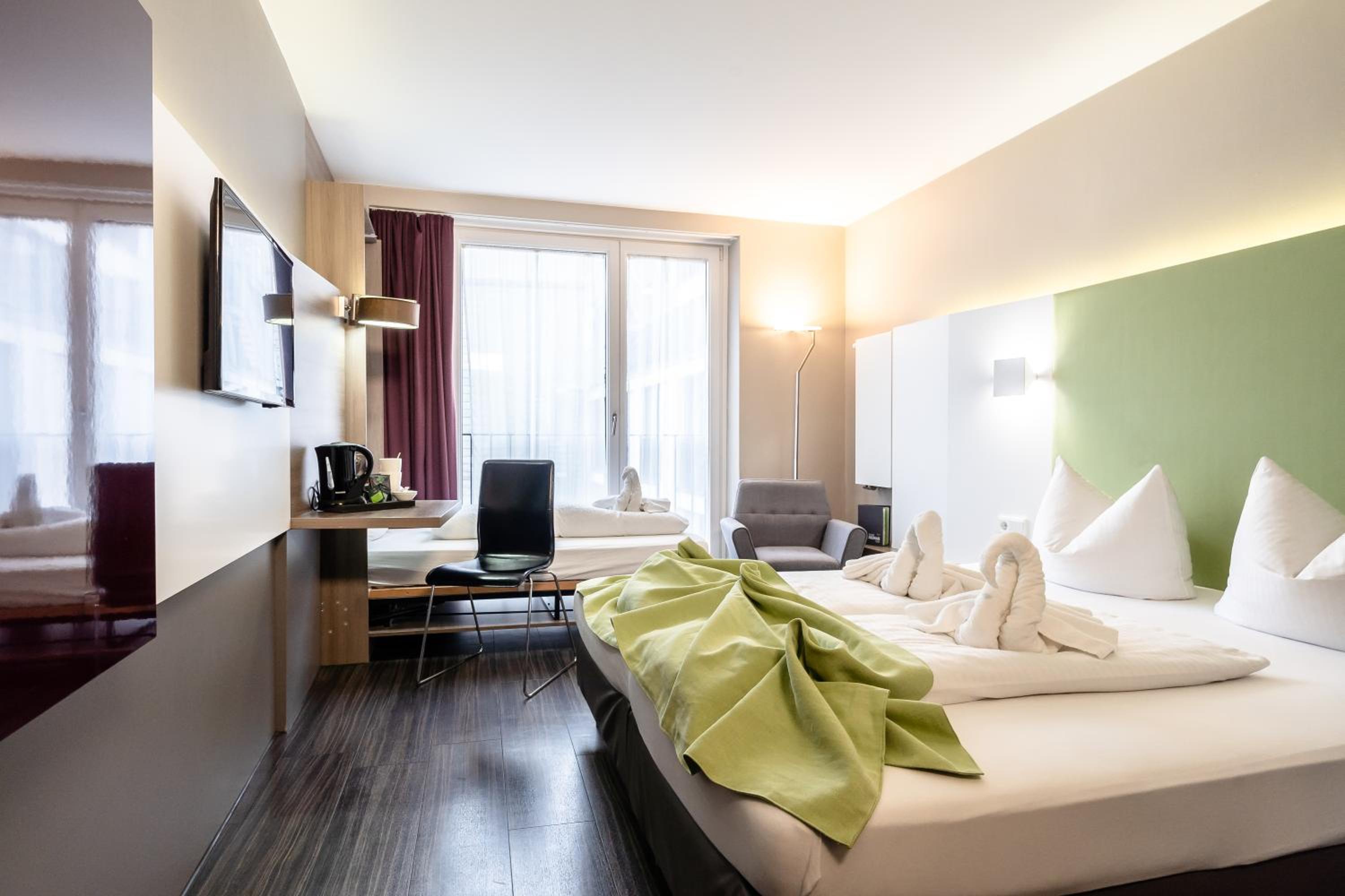 Triple Room with Air Conditioning - Photo 2