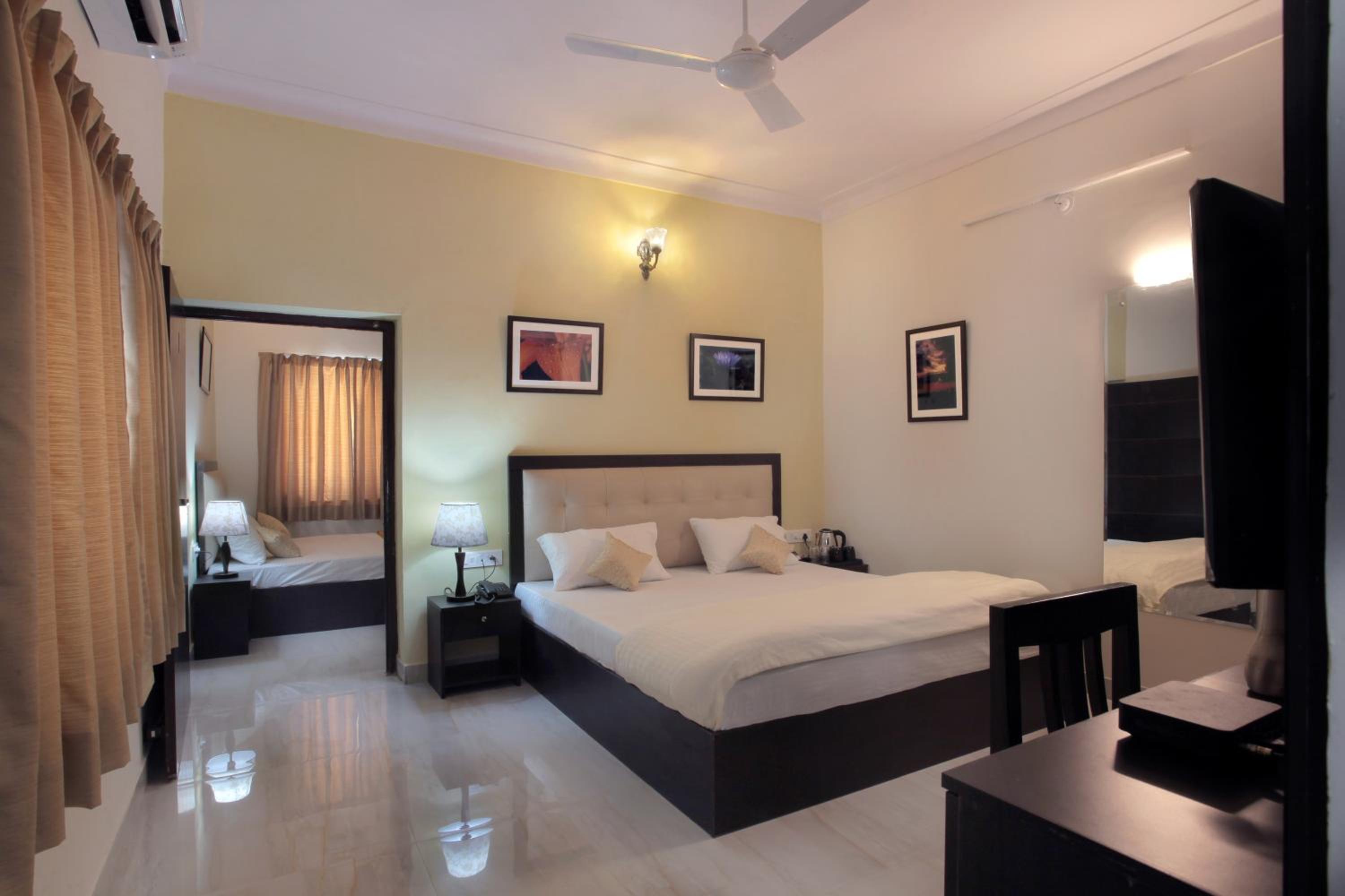 Deluxe Double or Twin Room photo 1
