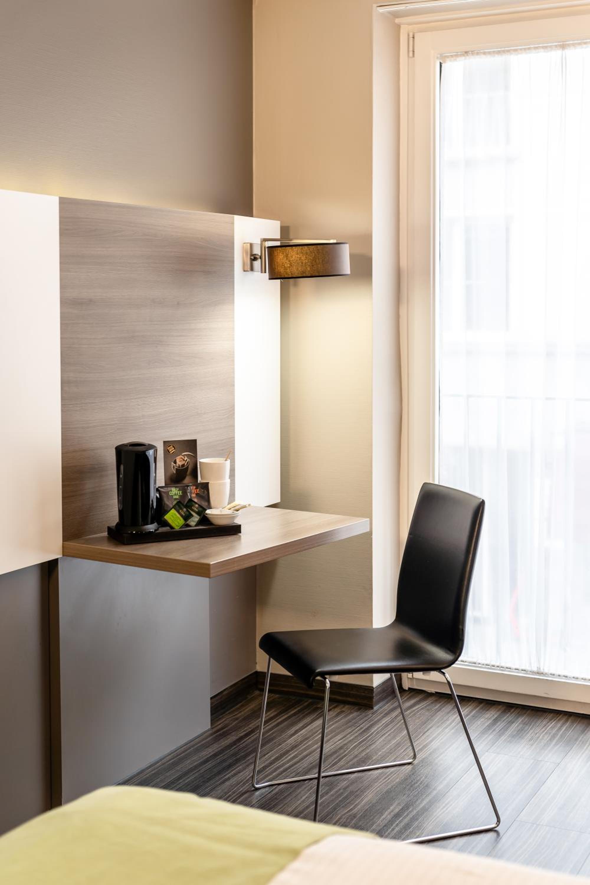 Business Double Room - Photo 9