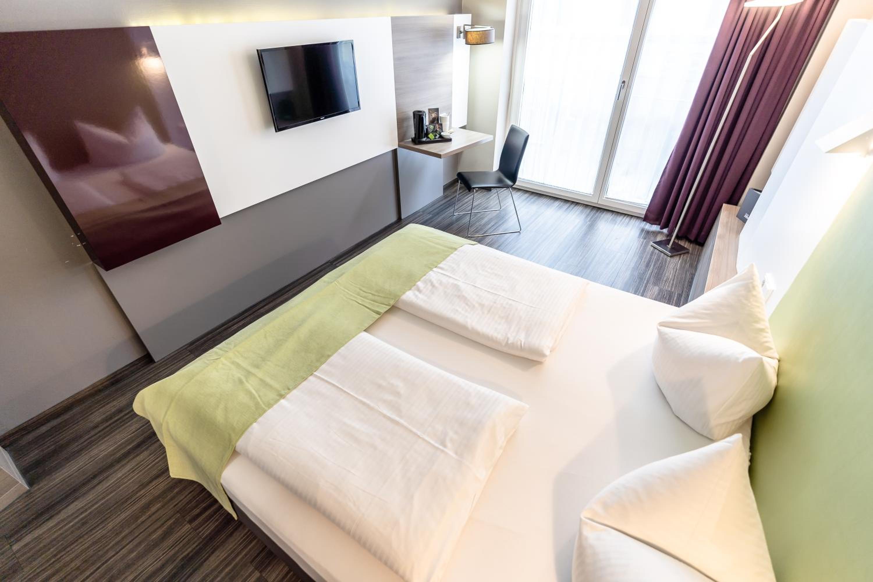 Business Double Room - Photo 1