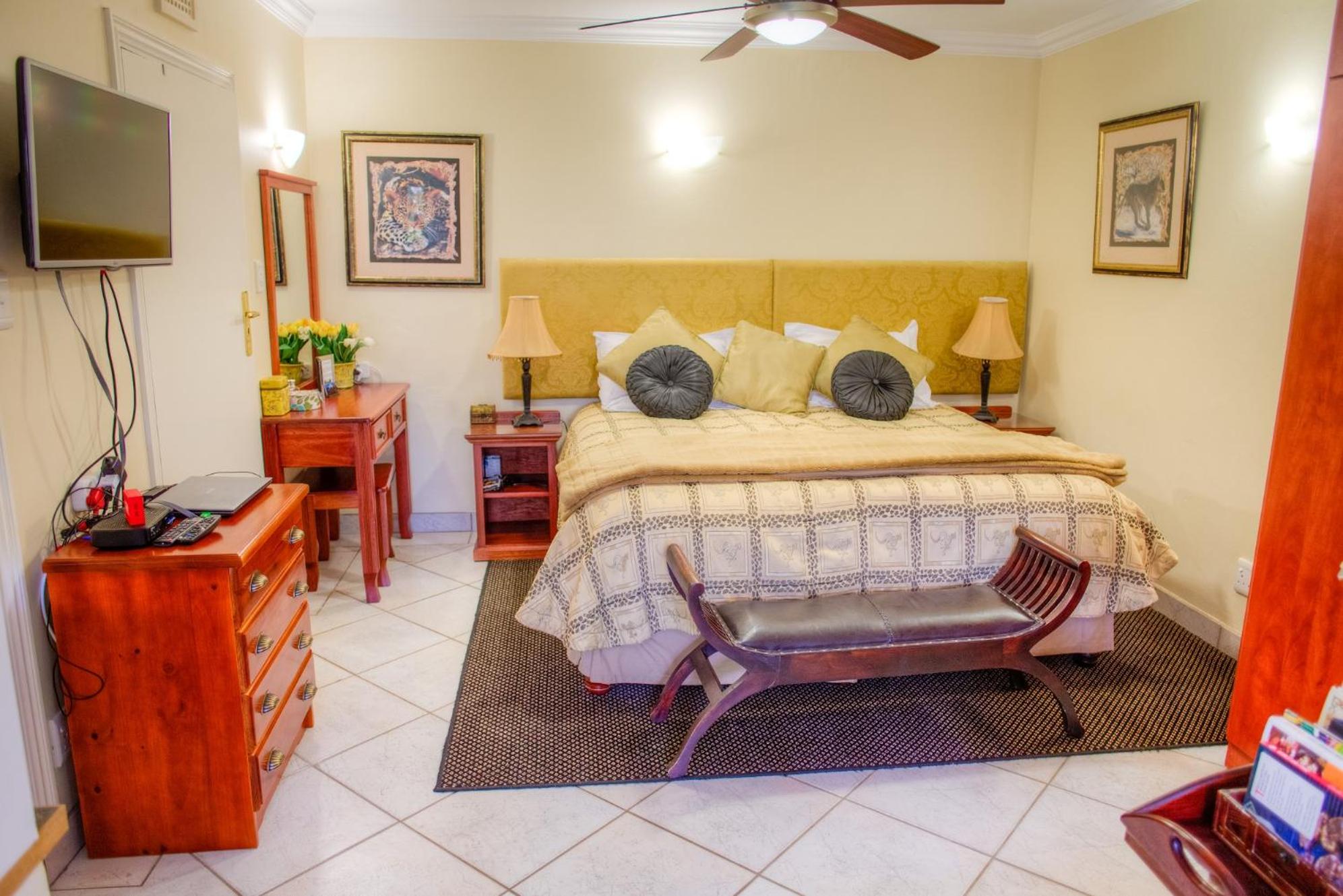Self Catering Twin/Double Room - Photo 1