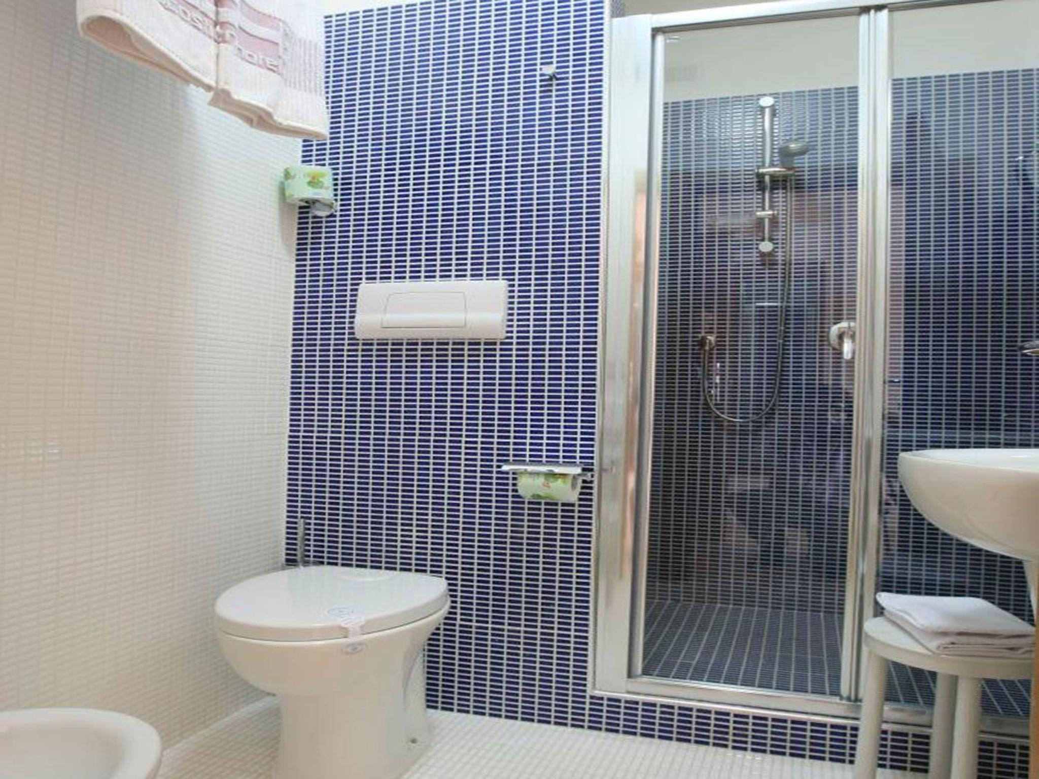 King Room (1 Adult) photo 3