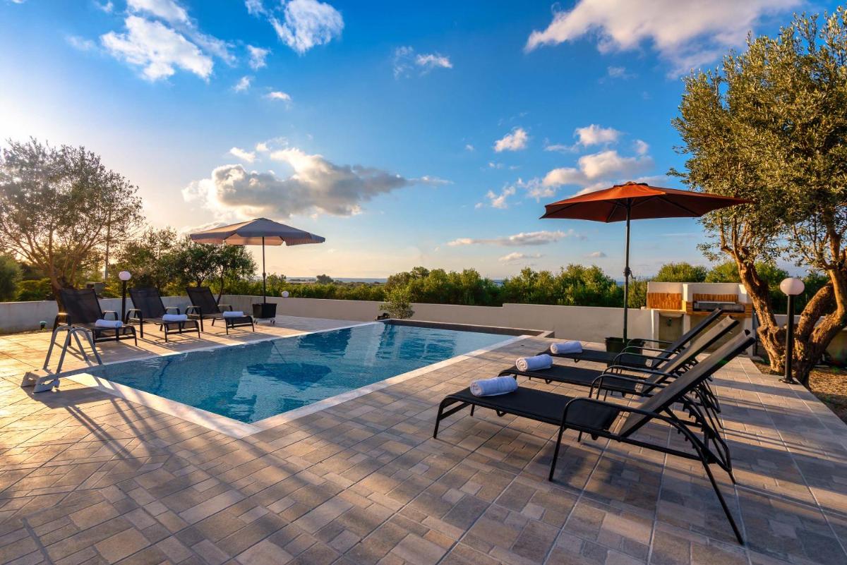 Villa photo 1