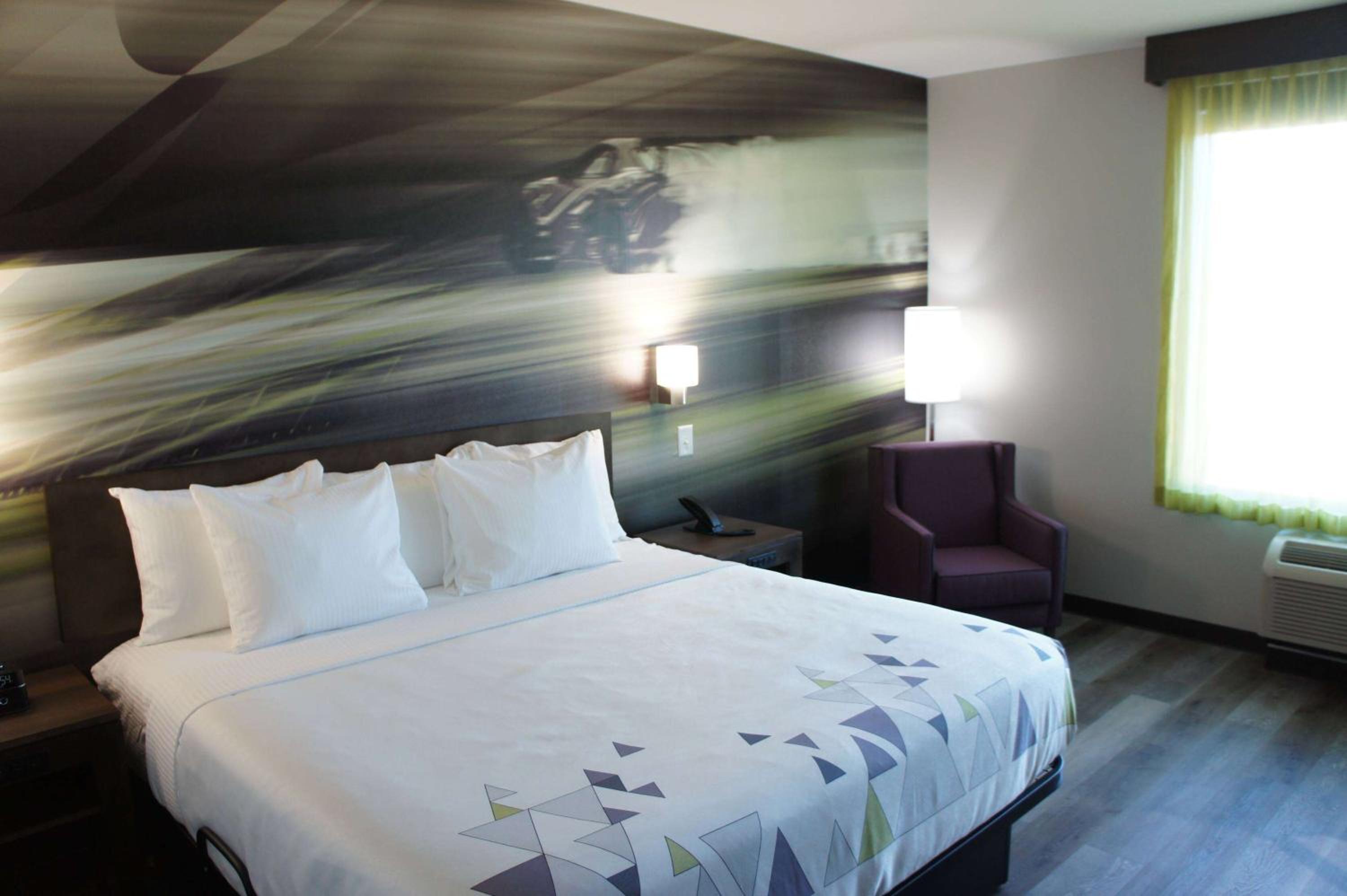 King Room with Mobility/Hearing Impaired Access - Non-Smoking - Photo 4