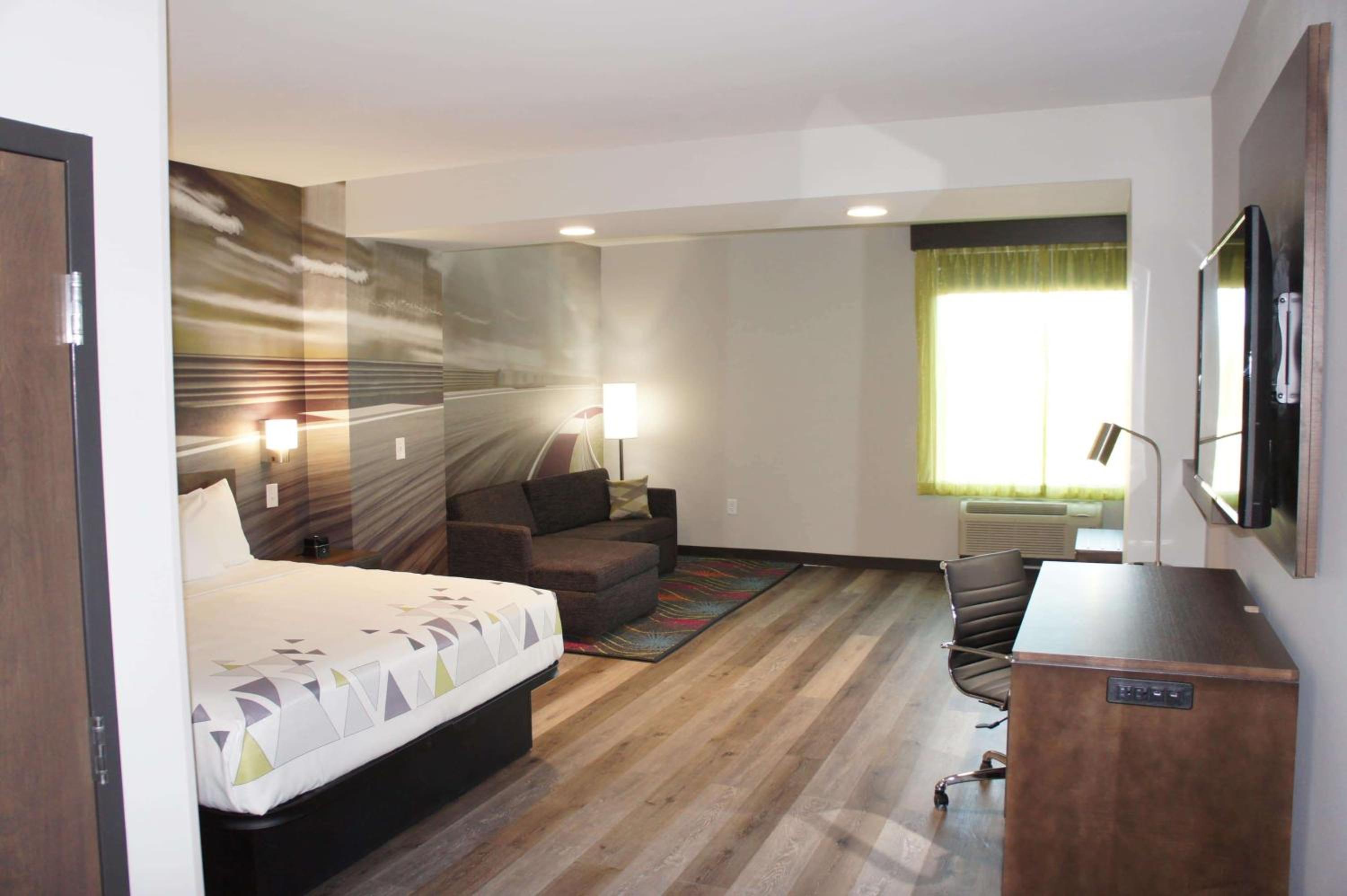 Business King Room - Non-Smoking - Photo 1