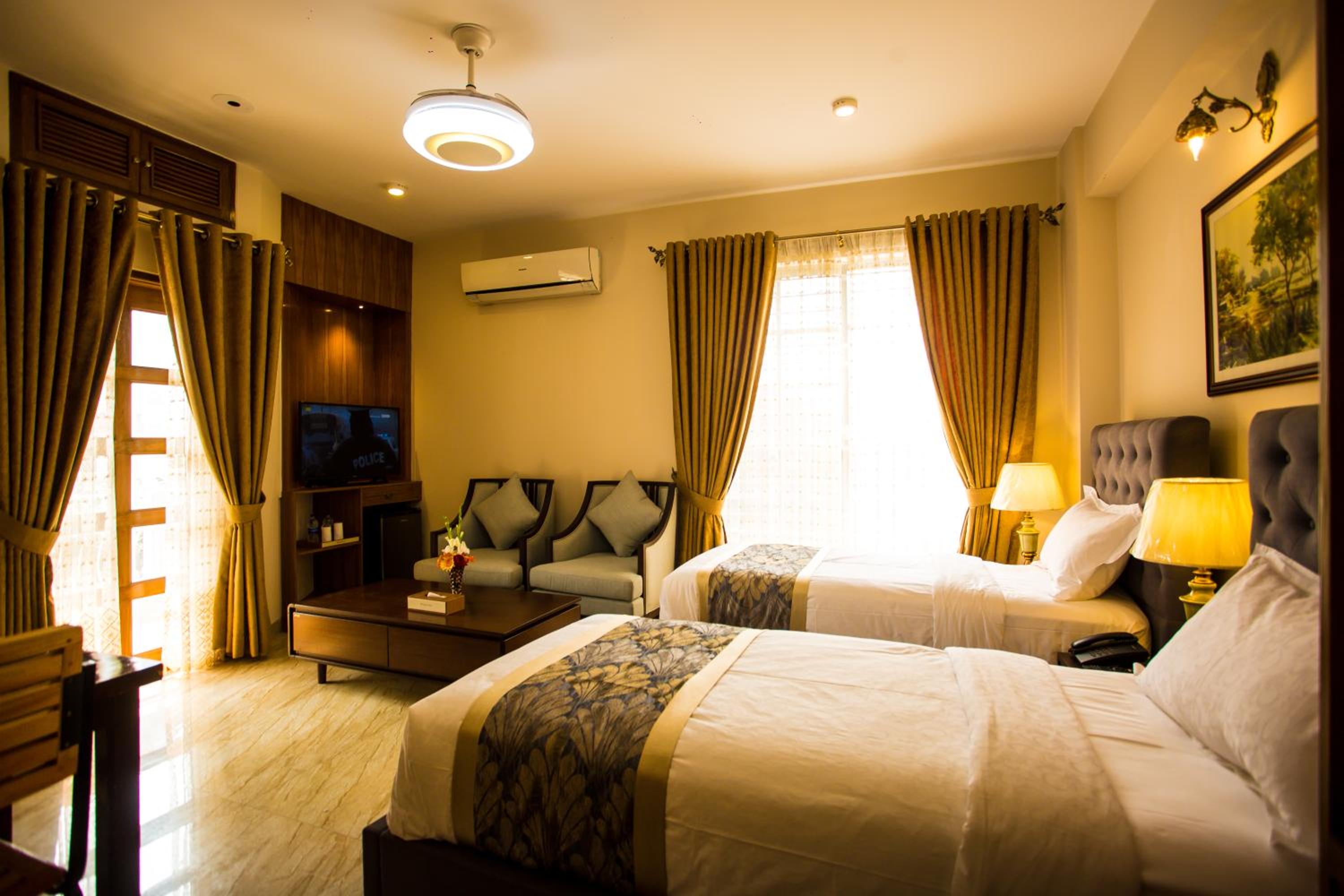 Large Twin Room photo 2