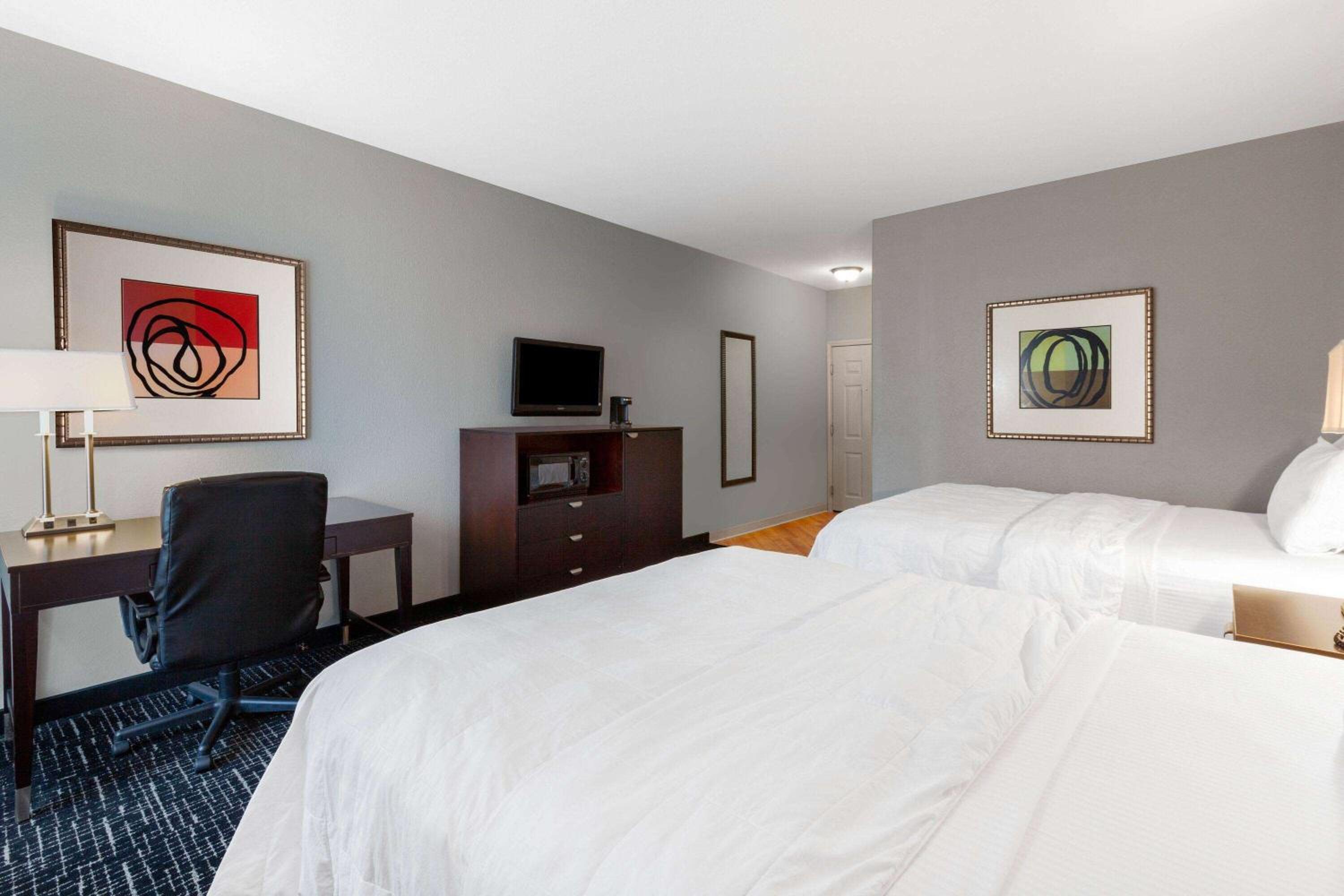 Deluxe Double Room with Two Double Beds - Photo 7
