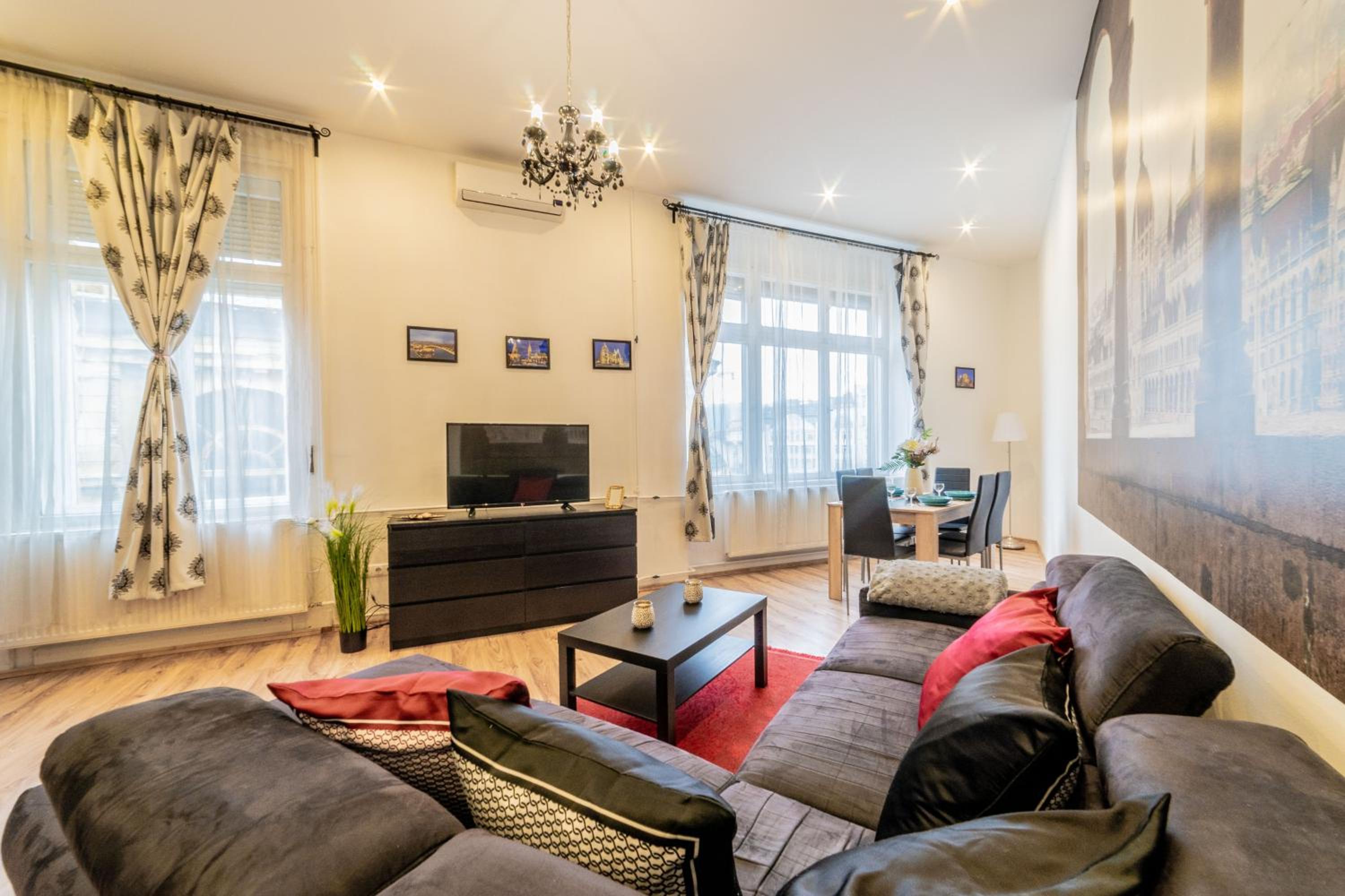 Deluxe Apartment
