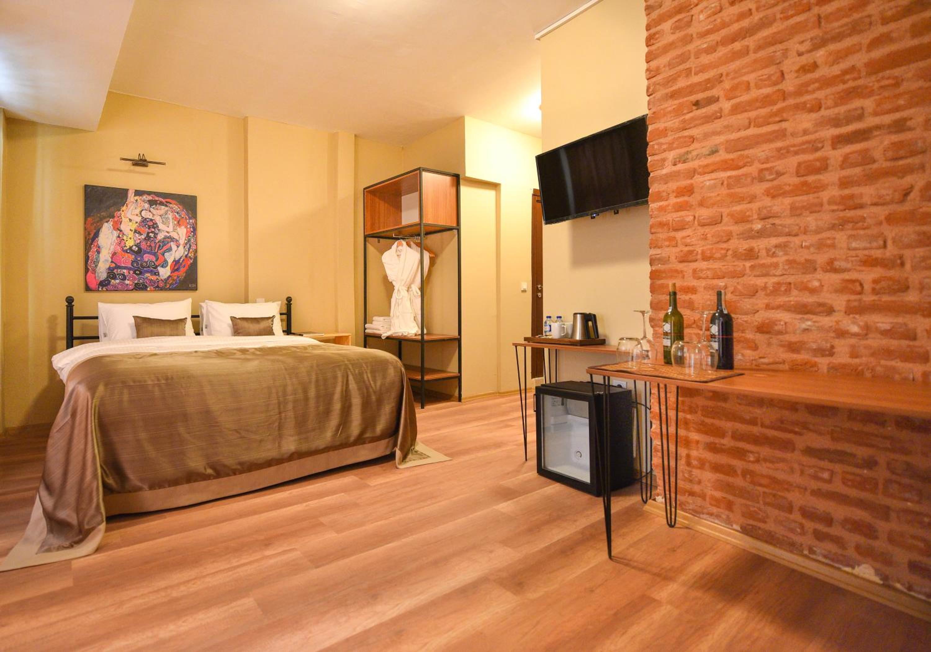 Deluxe King Room photo 3