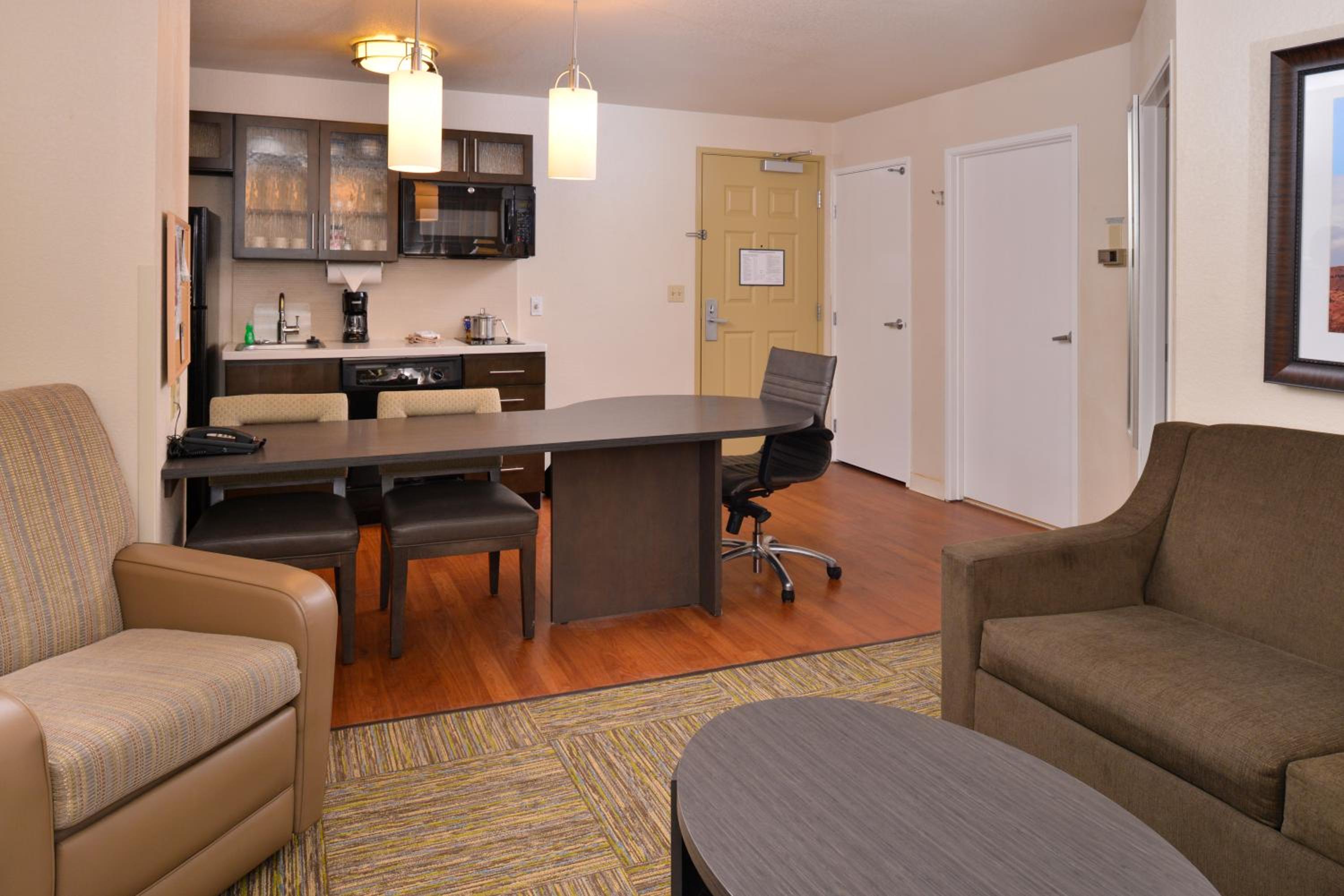 One-Bedroom Suite - Photo 11