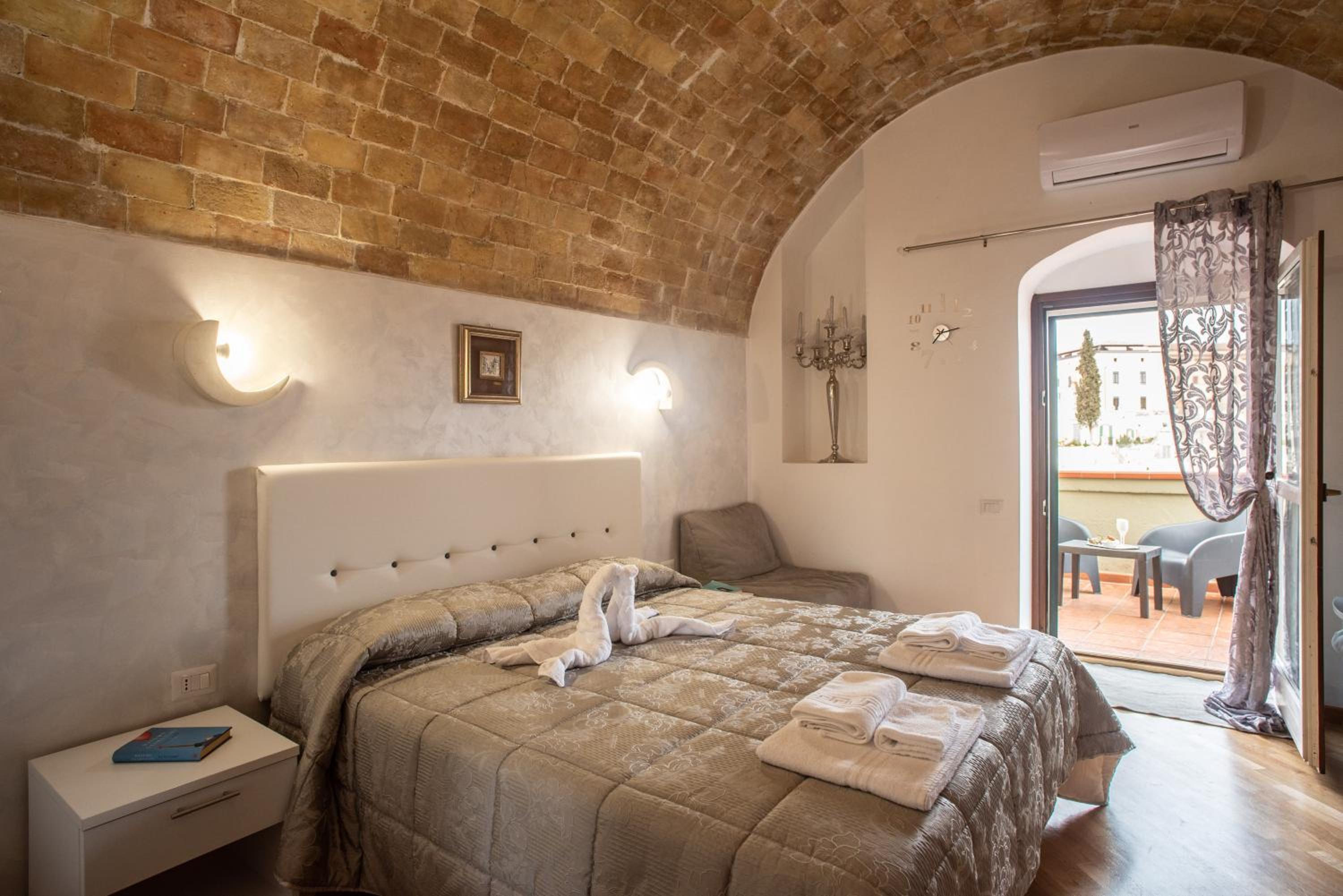Deluxe Double or Twin Room with City View