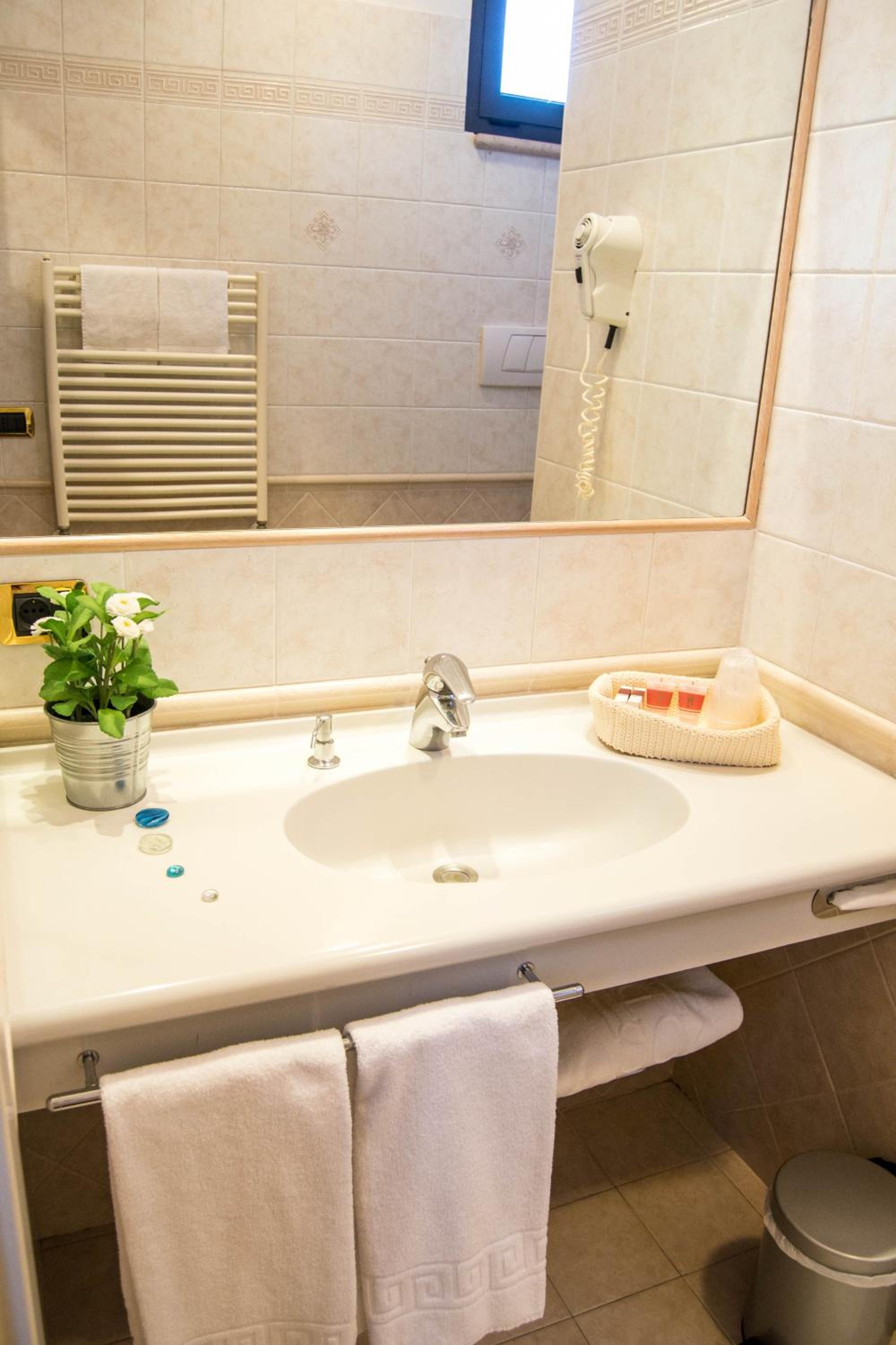 Basic Triple Room - Photo 1