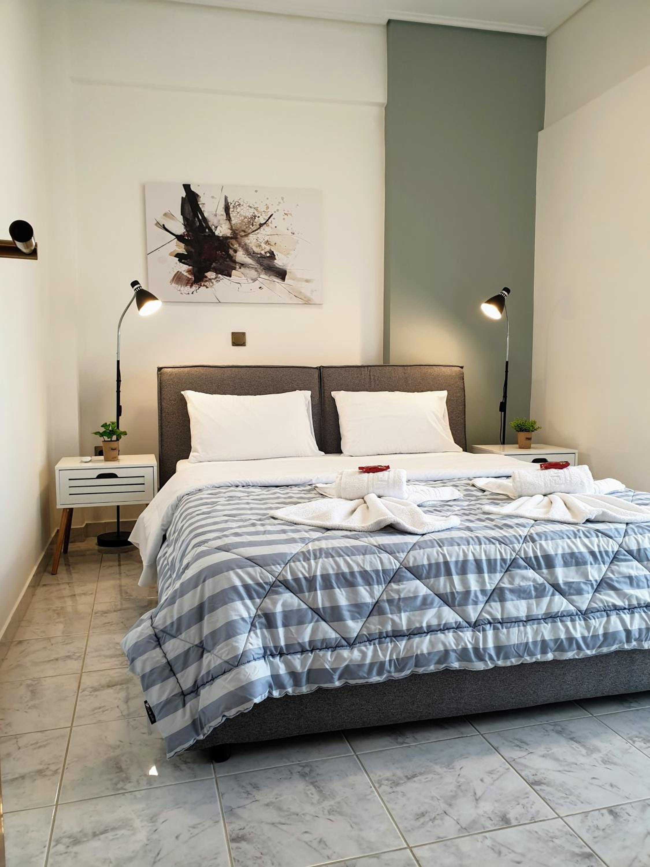 One-Bedroom Apartment - Photo 1