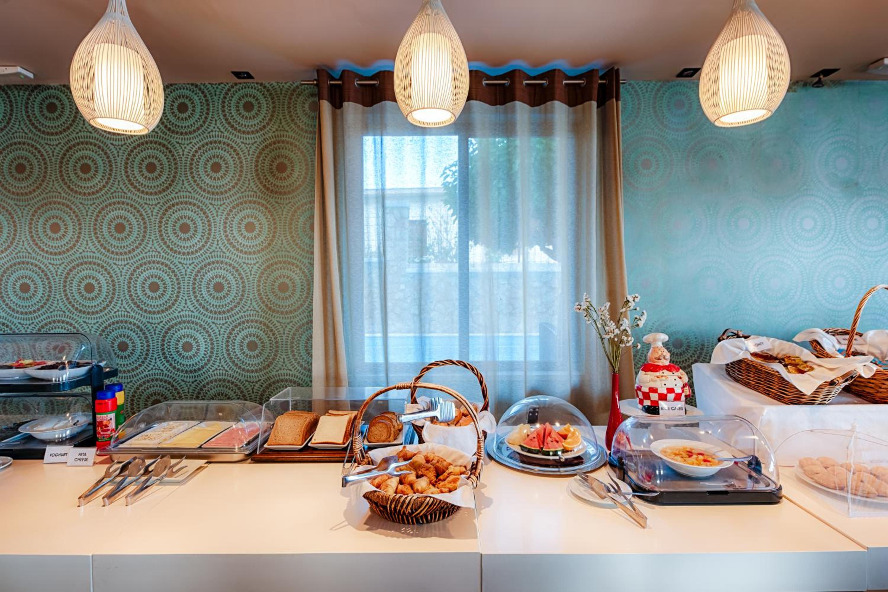 Double or Twin Room with Side Sea View thumbnail 5